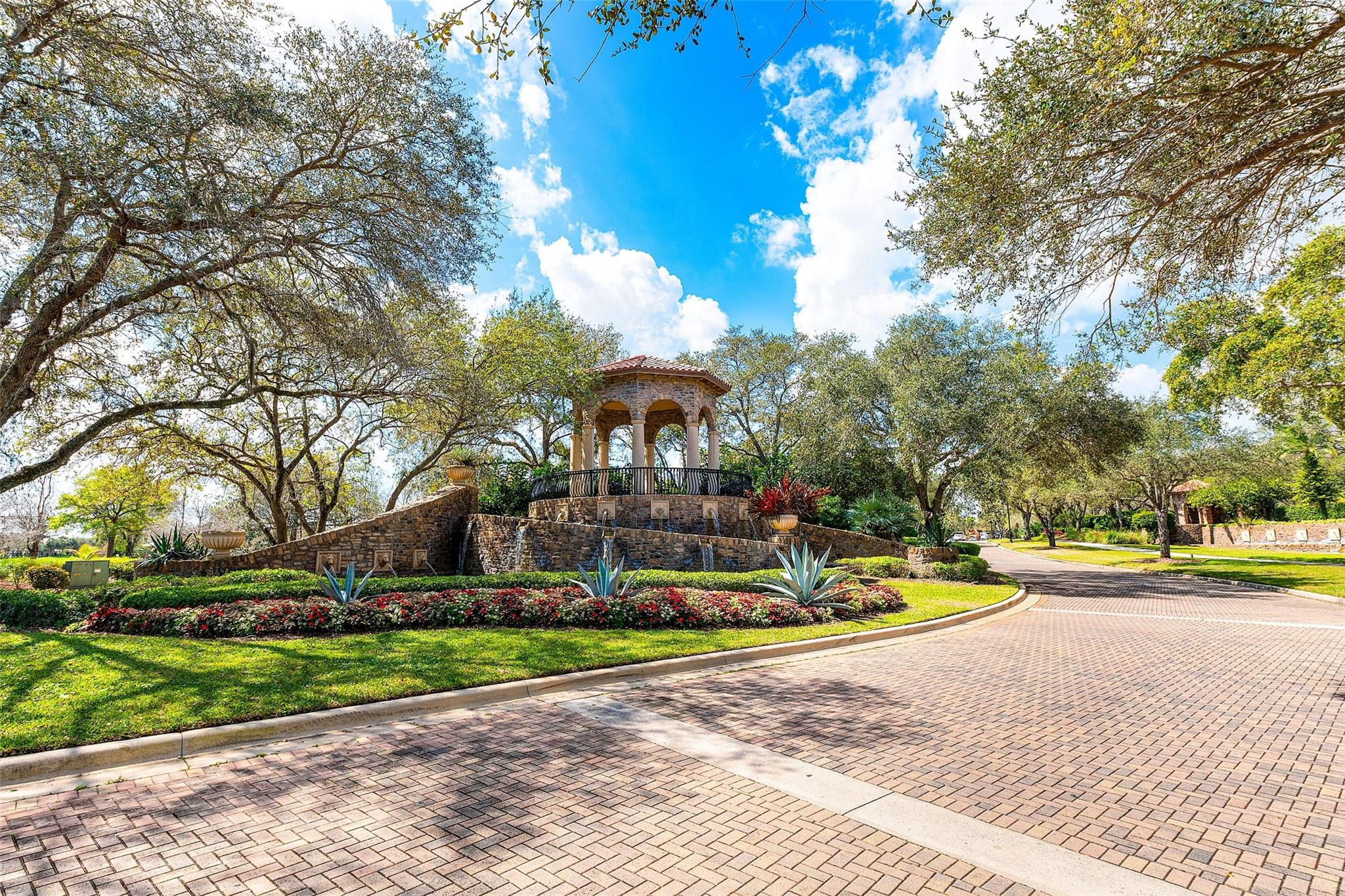 Stunning Parkland Golf & Country Club Entrance