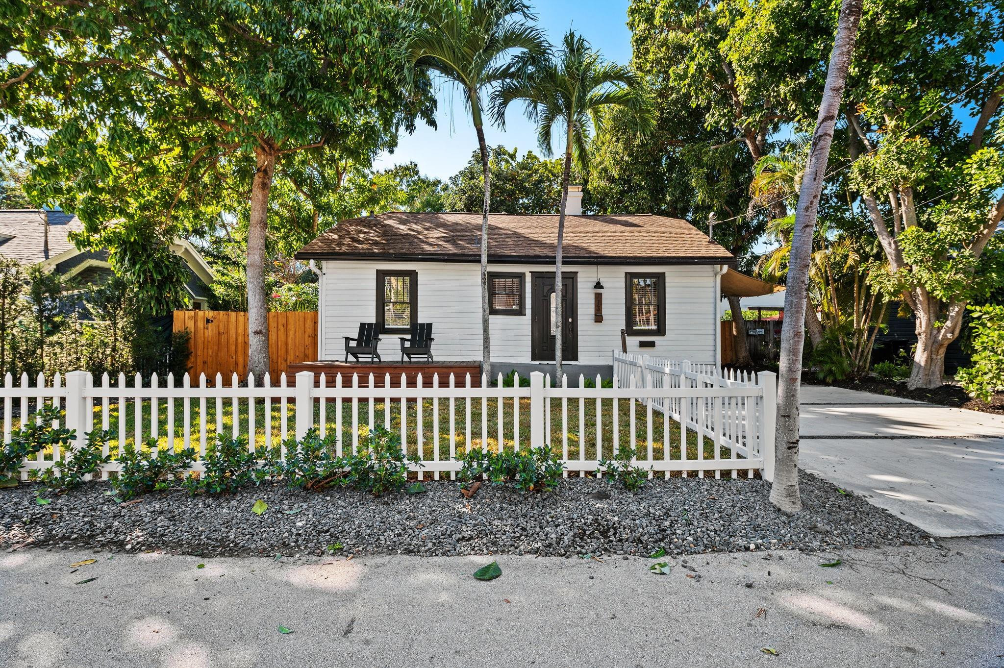 Foto de propiedad en 713 NE 17th Road, Fort Lauderdale, FL 33304 Fort Lauderdale con MLS# 