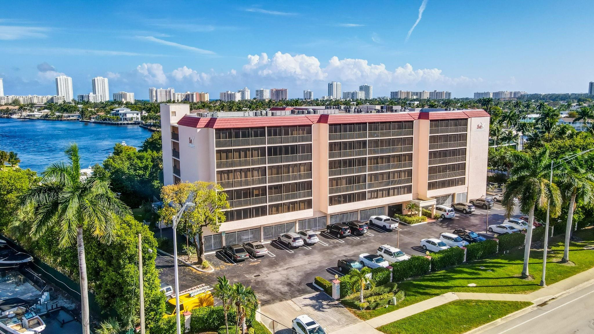 Foto de propiedad en 740 S Federal Highway 202, Pompano Beach, FL 33062 Pompano Beach con MLS# 