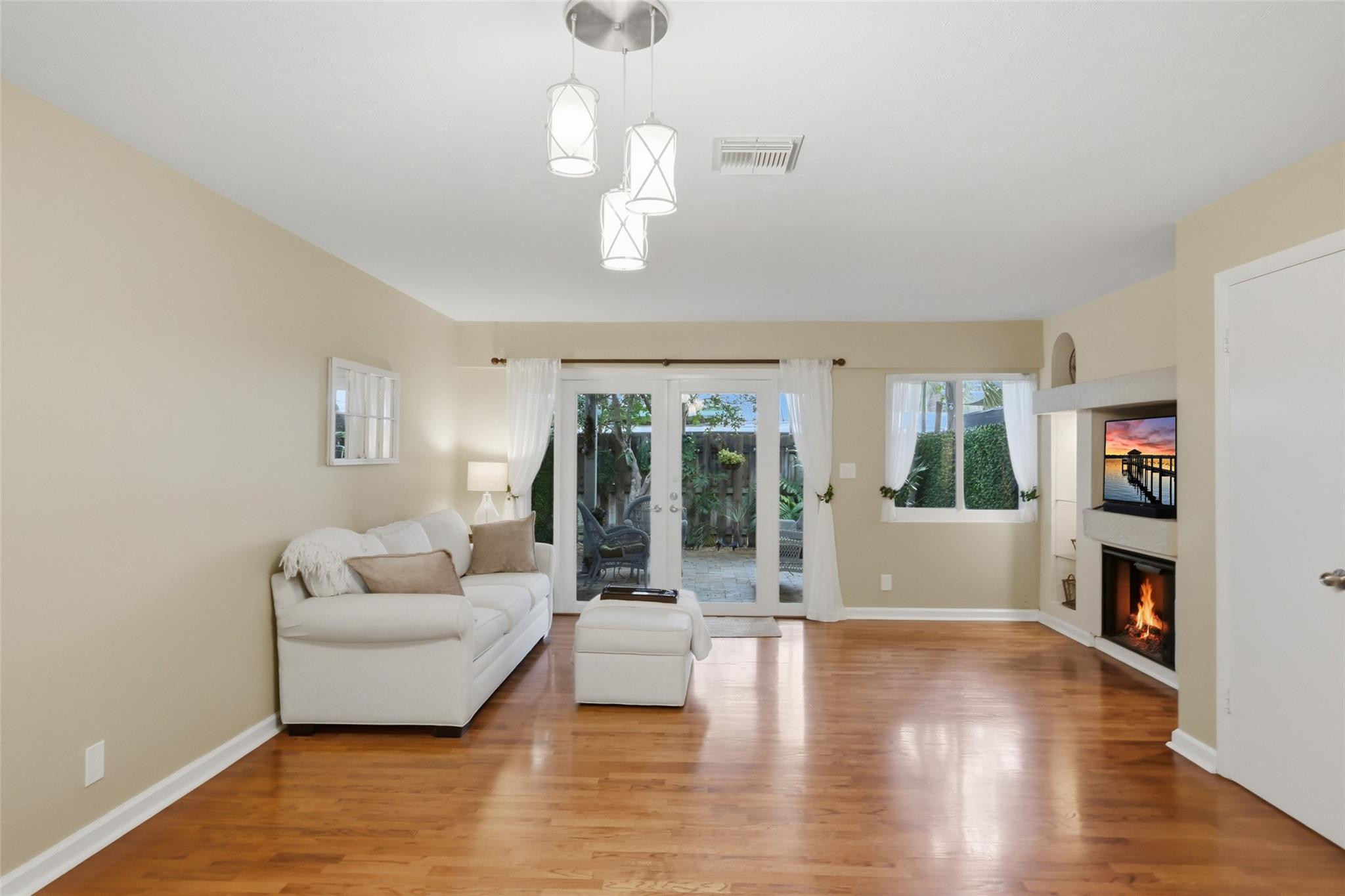 Foto de propiedad en 705 NE 1st Street 2, Fort Lauderdale, FL 33301 Fort Lauderdale con MLS# 