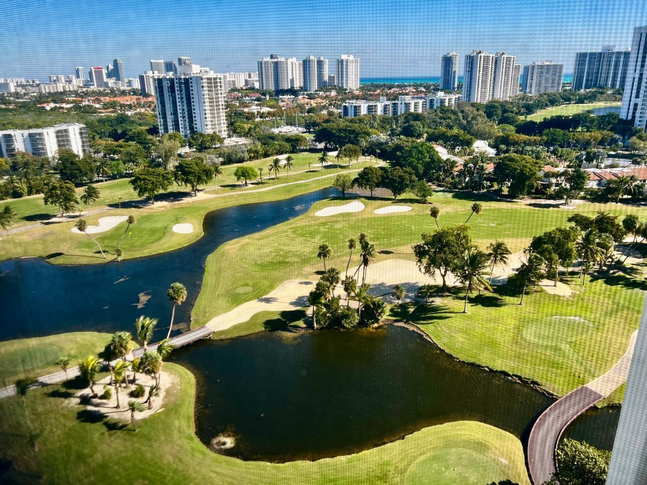 Foto de propiedad en 20379 W Country Club Drive 1932, Aventura, FL 33180 Aventura con MLS# 
