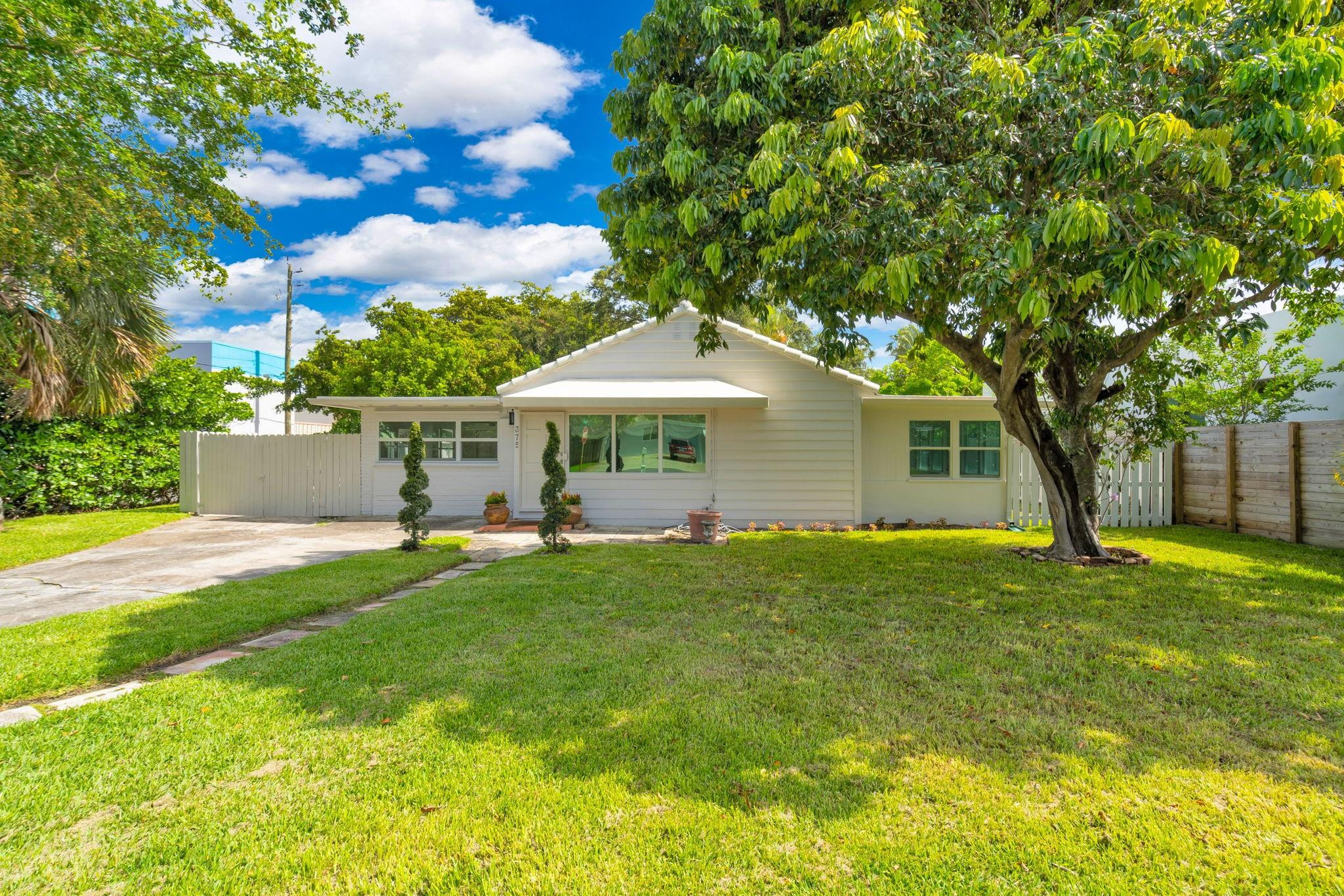 Alquilada 375 Orange Way, West Palm Beach, FL 33405, West Palm Beach, FL 33405