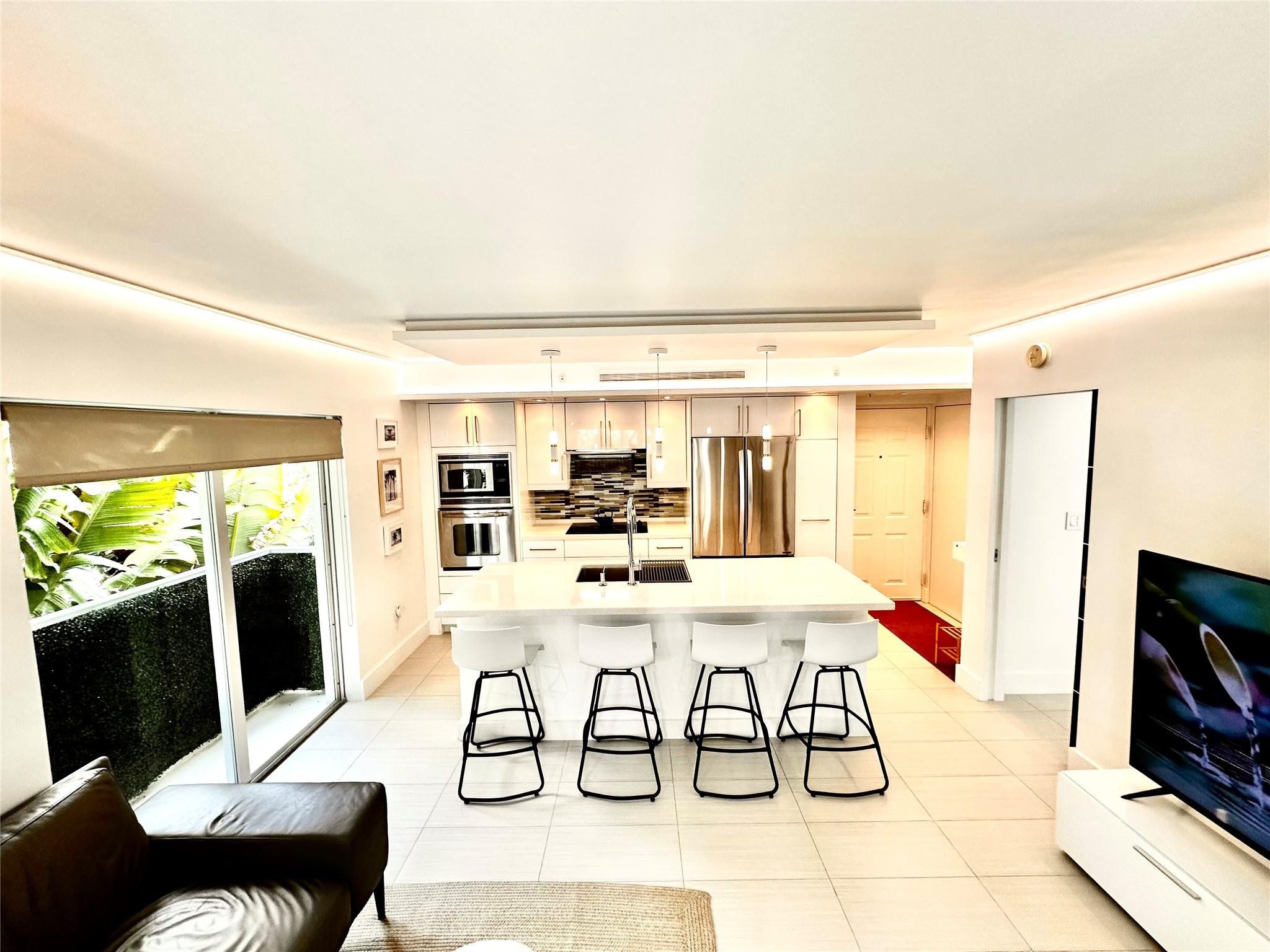 Alquilada 630 85th Street 106, Miami Beach, FL 33141, Miami Beach, FL 33141