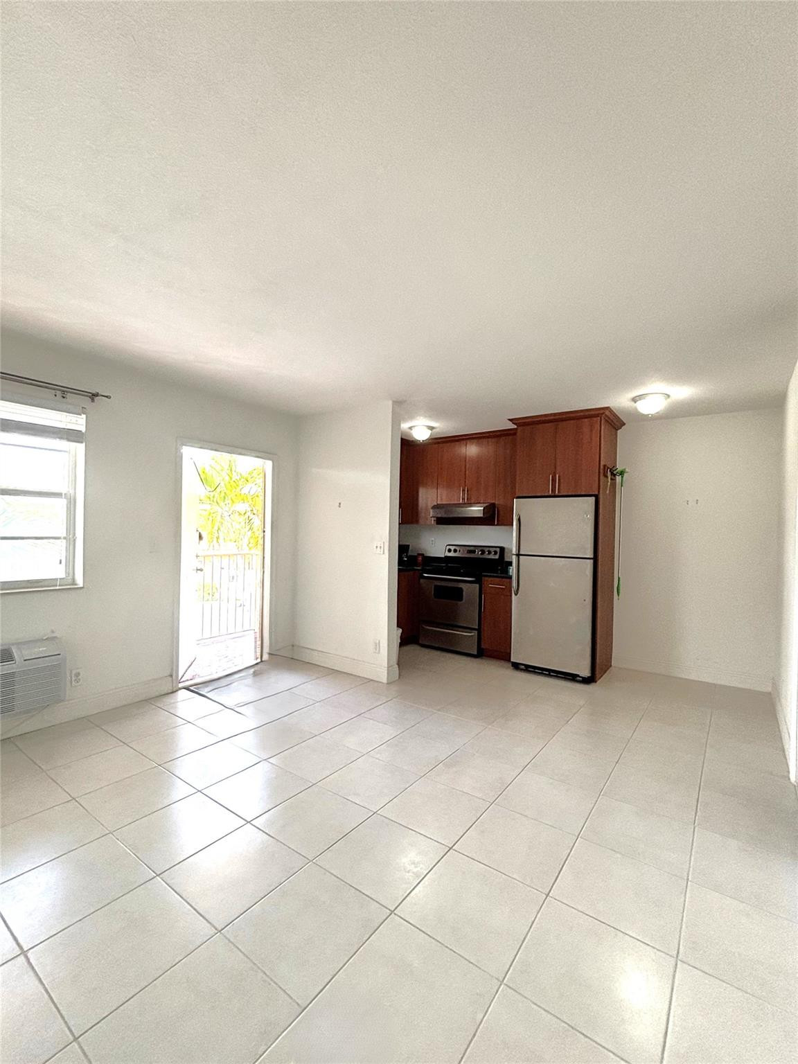 Foto de propiedad en 4071 N Dixie Highway 19, Oakland Park, FL 33334 Oakland Park con MLS# 