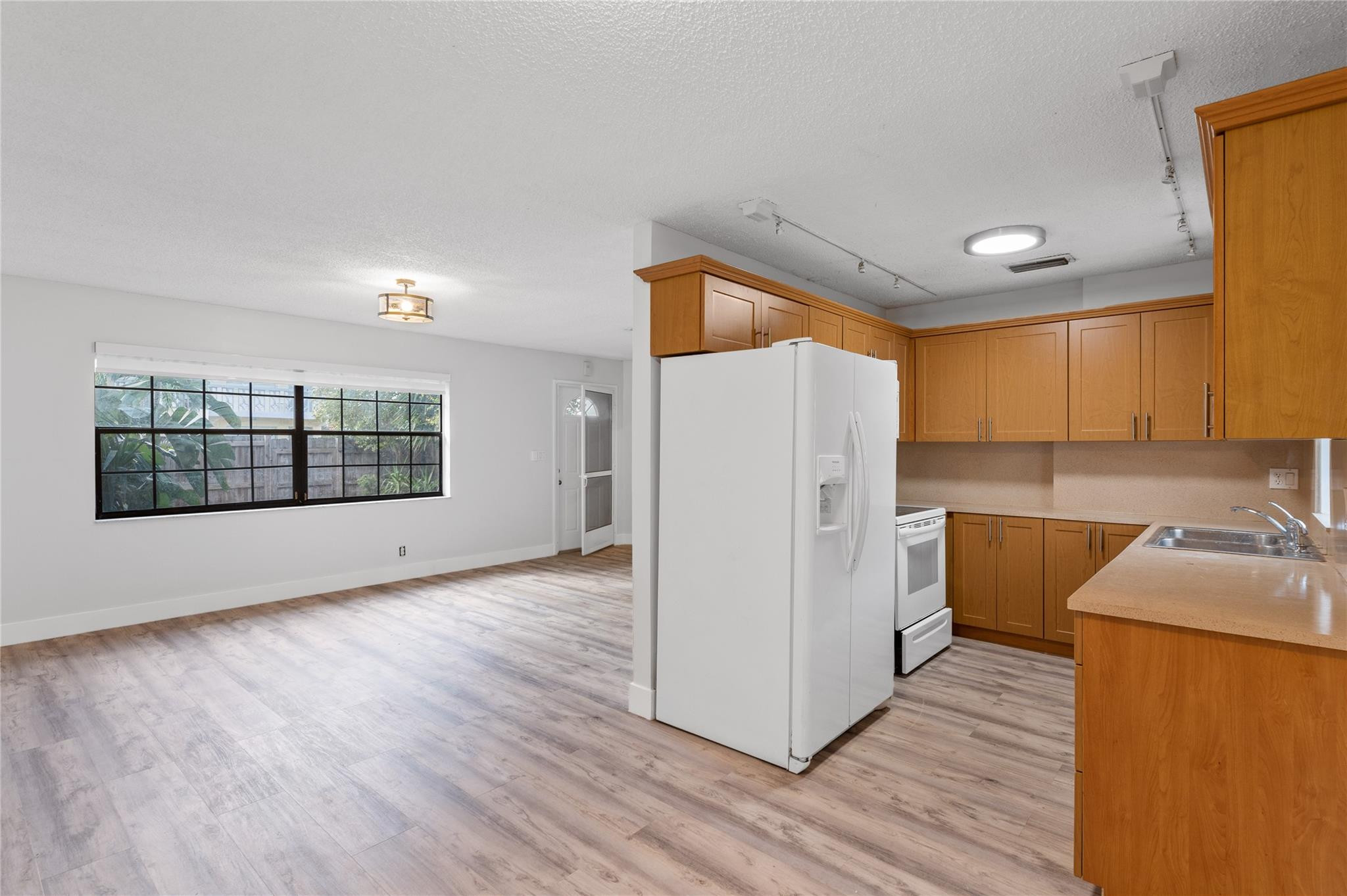 Alquilada 608 NE 29th Drive 2, Wilton Manors, FL 33334, Wilton Manors, FL 33334
