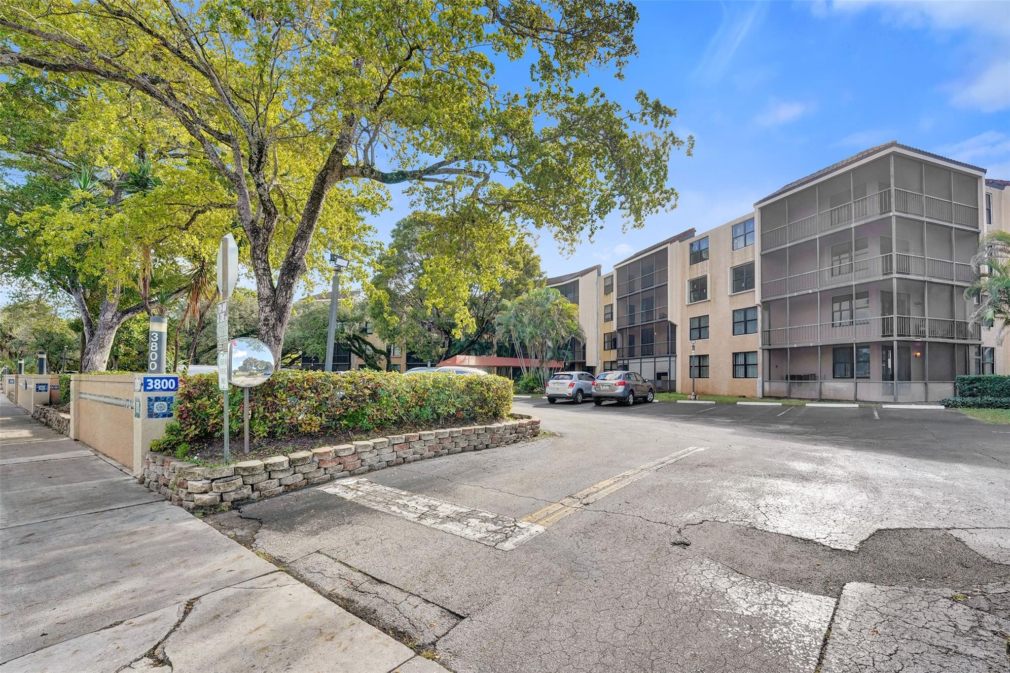 Foto de propiedad en 3800 N Hills Drive 412, Hollywood, FL 33021 Hollywood con MLS# 