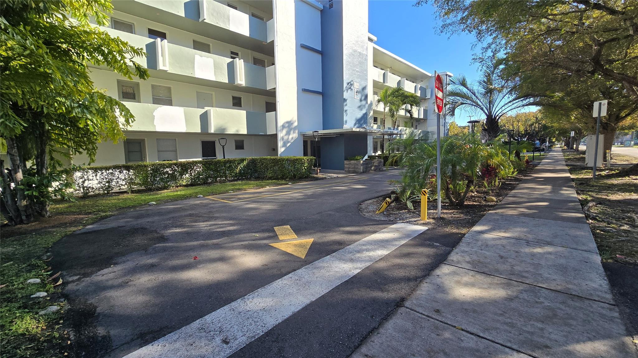 Alquilada 1351 NE 191st Street E204, Miami, FL 33179, Miami, FL 33179