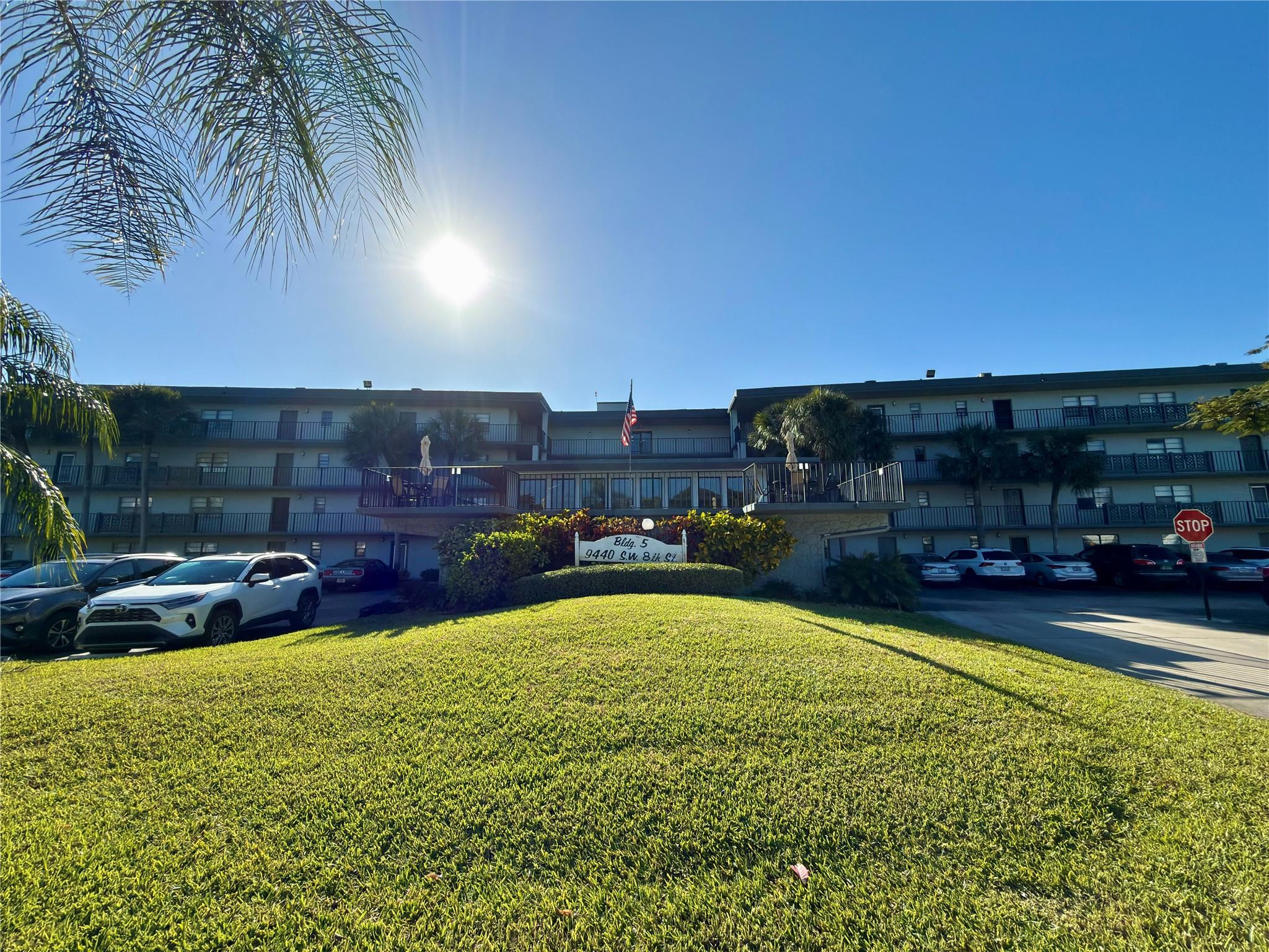 Foto de propiedad en 9440 SW 8 Street 208, Boca Raton, FL 33428 Boca Raton con MLS# 