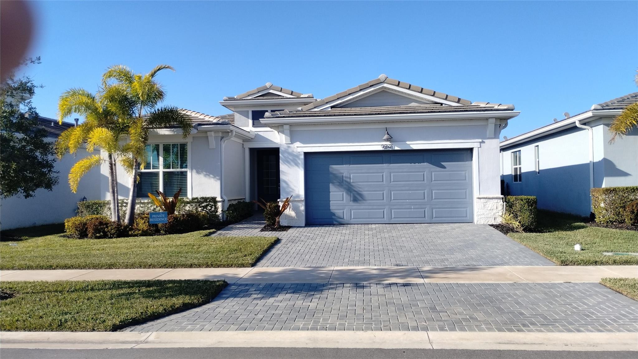 Foto de propiedad en 9841 SW Isabelline Drive, Port St. Lucie, FL 34987 Port St. Lucie con MLS# 