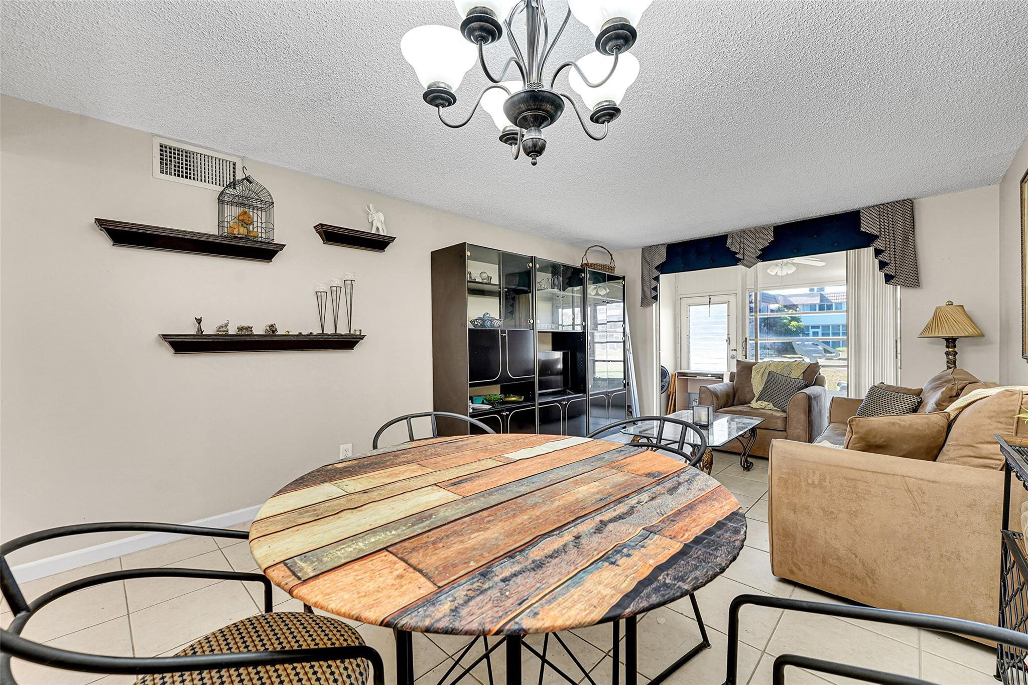 Vendido 9041 Sunrise Lakes Boulevard 101, Sunrise, FL 33322, Sunrise, FL 33322