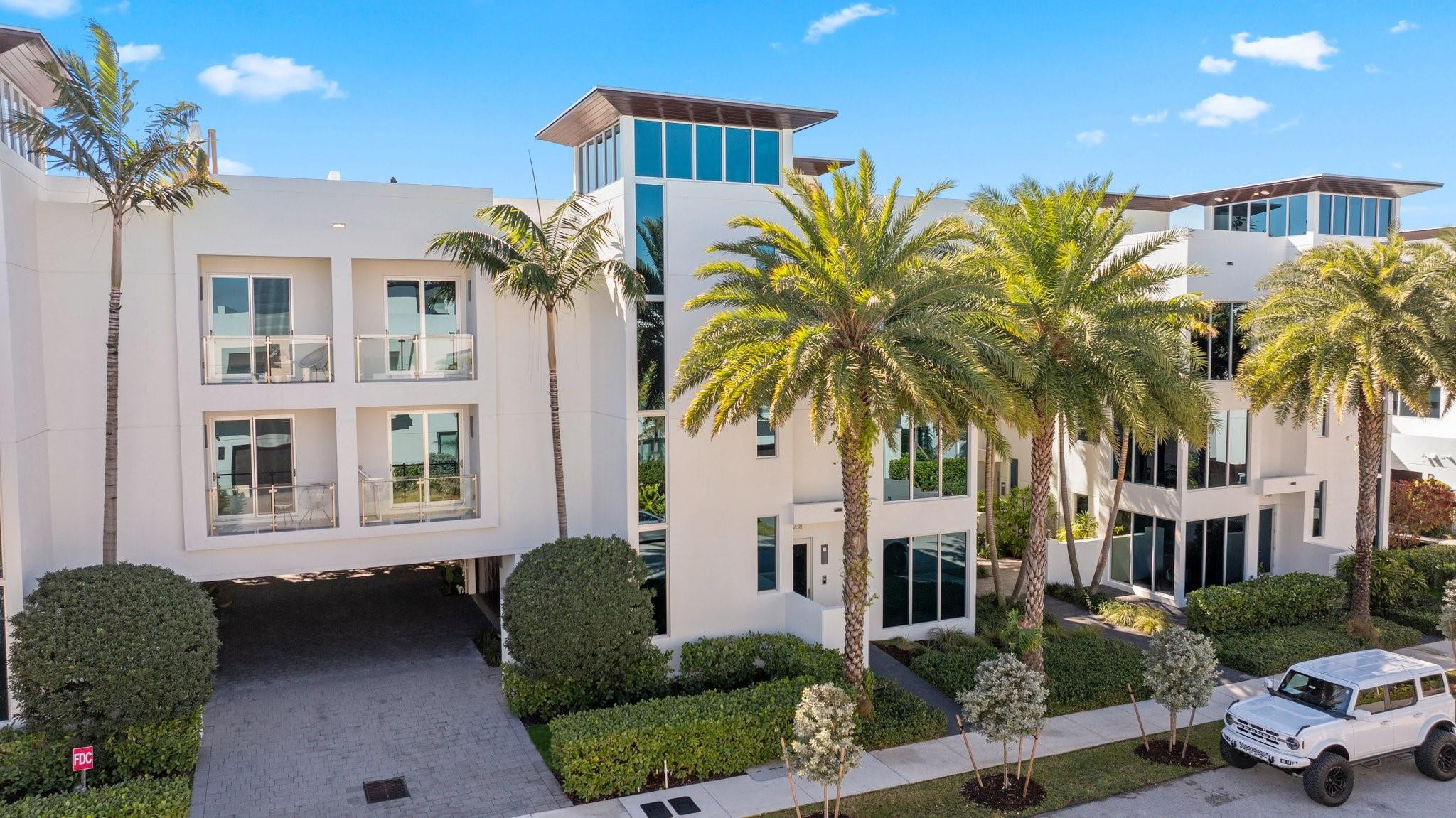 Foto de propiedad en 238 Shore Court, Lauderdale-By-The-Sea, FL 33308 Lauderdale-By-The-Sea con MLS# 