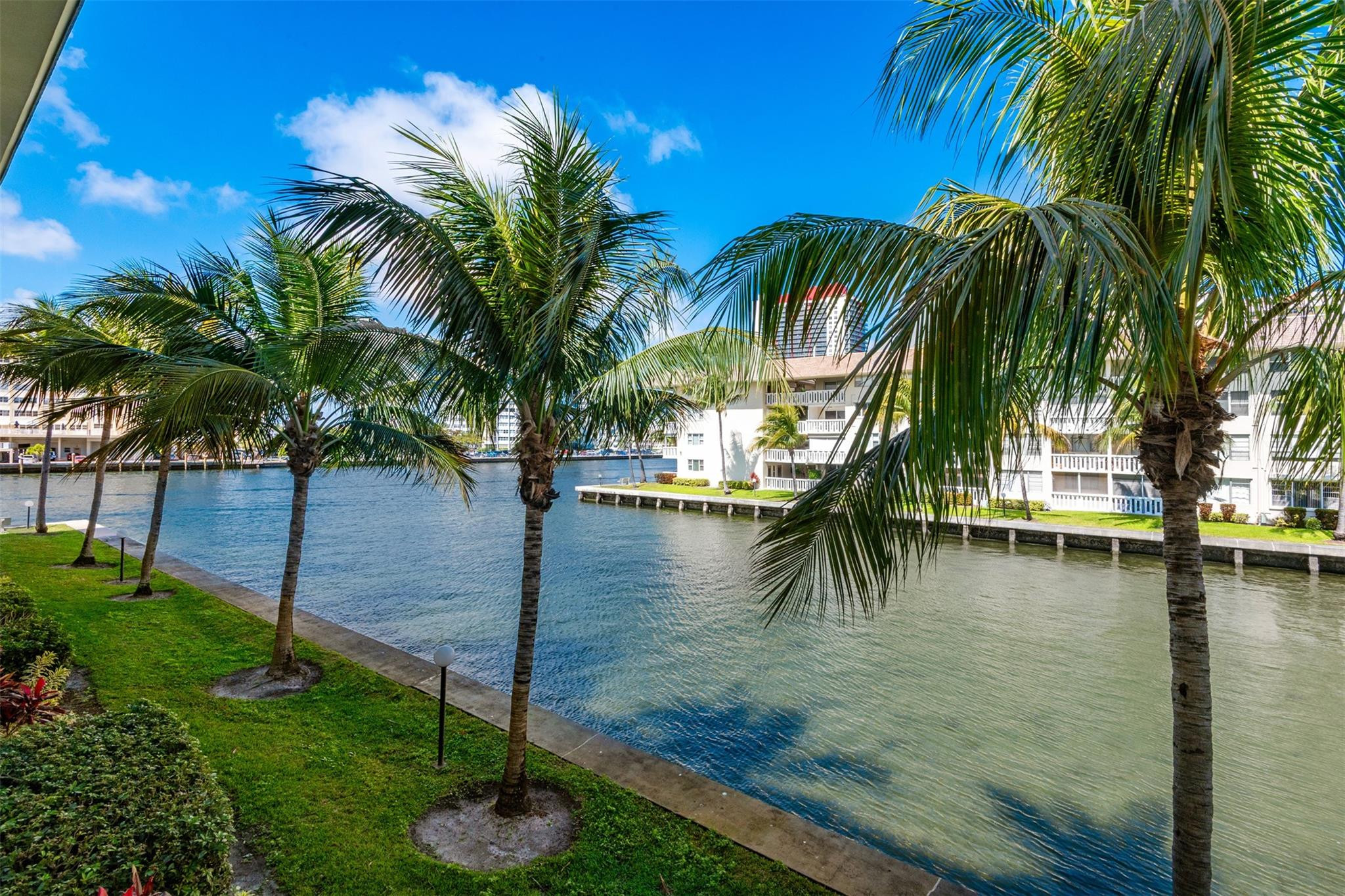 Foto de propiedad en 1891 S Ocean Drive 207, Hallandale Beach, FL 33009 Hallandale Beach con MLS# 