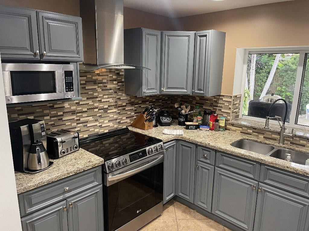 Foto de propiedad en 2200 NE 32nd Avenue, Fort Lauderdale, FL 33305 Fort Lauderdale con MLS# 