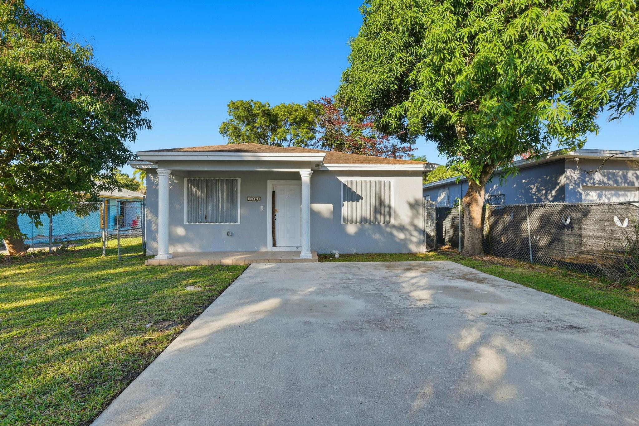 Foto de propiedad en 10131 W Indigo Street, Miami, FL 33157 Miami con MLS# 