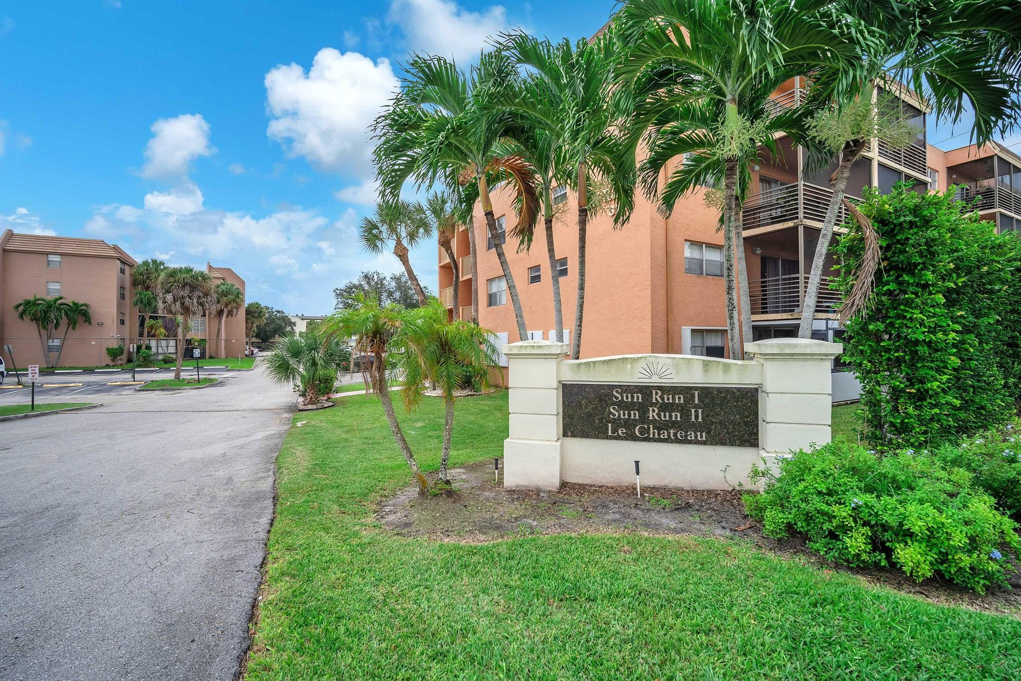 Foto de propiedad en 3100 N Pine Island Road 306, Sunrise, FL 33351 Sunrise con MLS# 