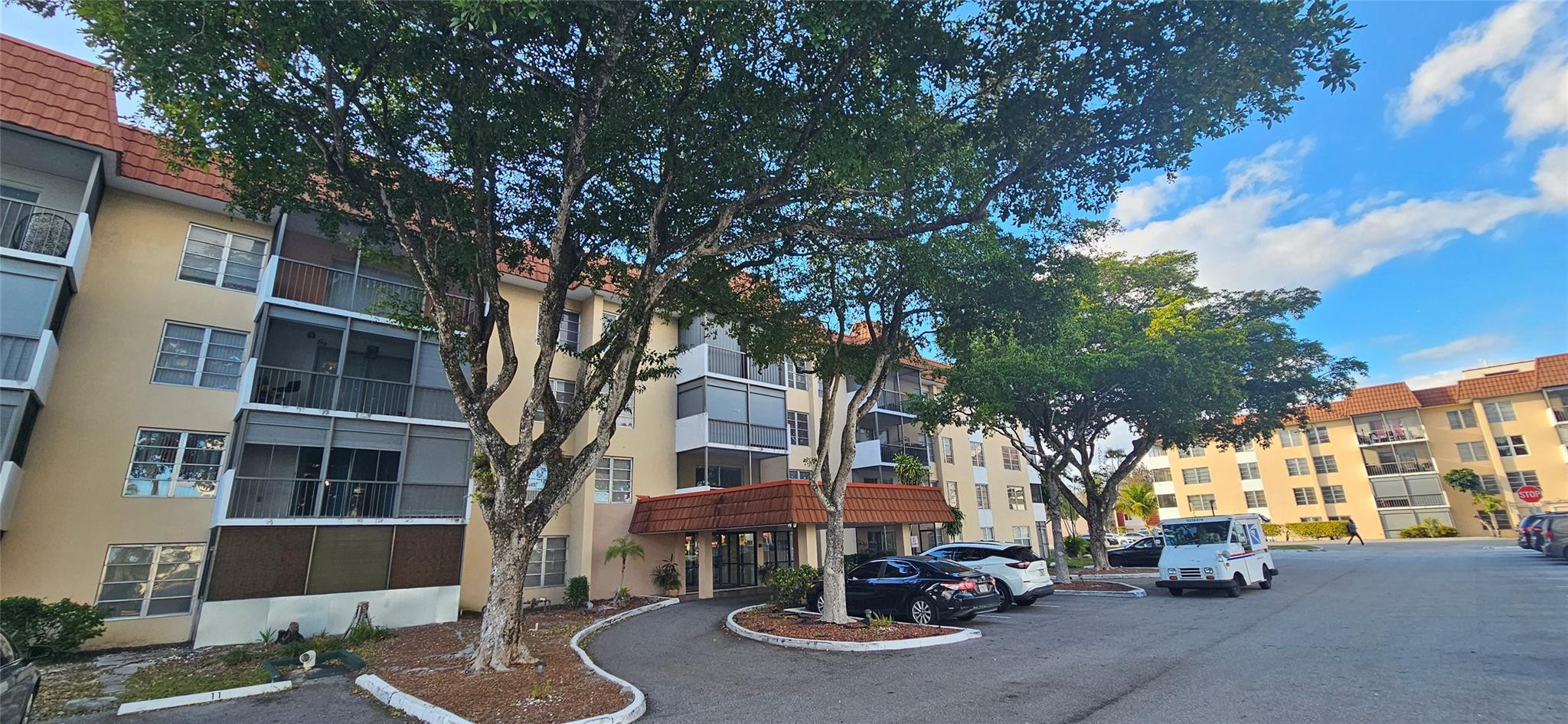 Foto de propiedad en 4156 Inverrary Drive 204, Lauderhill, FL 33319 Lauderhill con MLS# 
