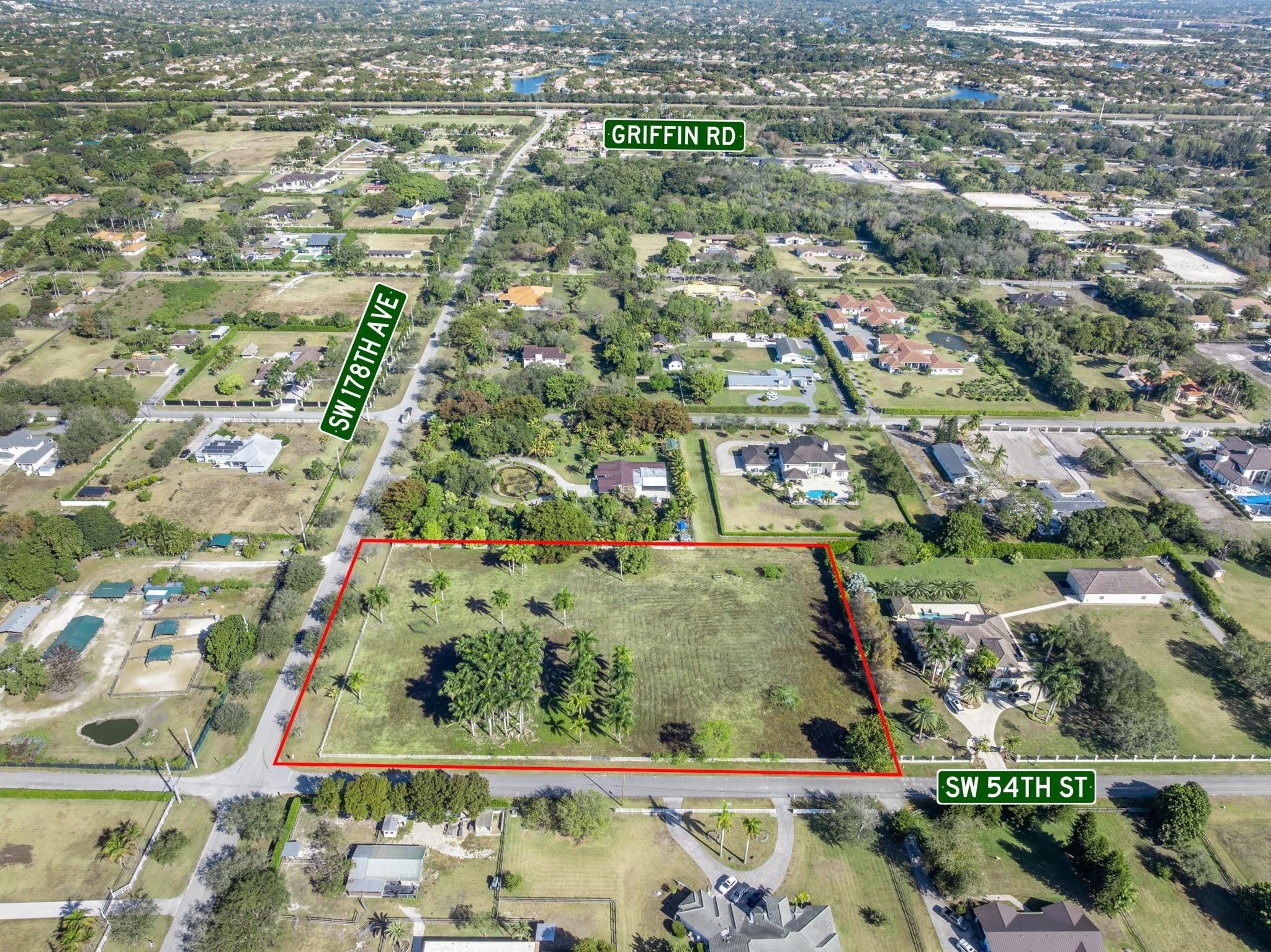 Foto de propiedad en 17701 SW 54 Street, Southwest Ranches, FL 33331 Southwest Ranches con MLS# 