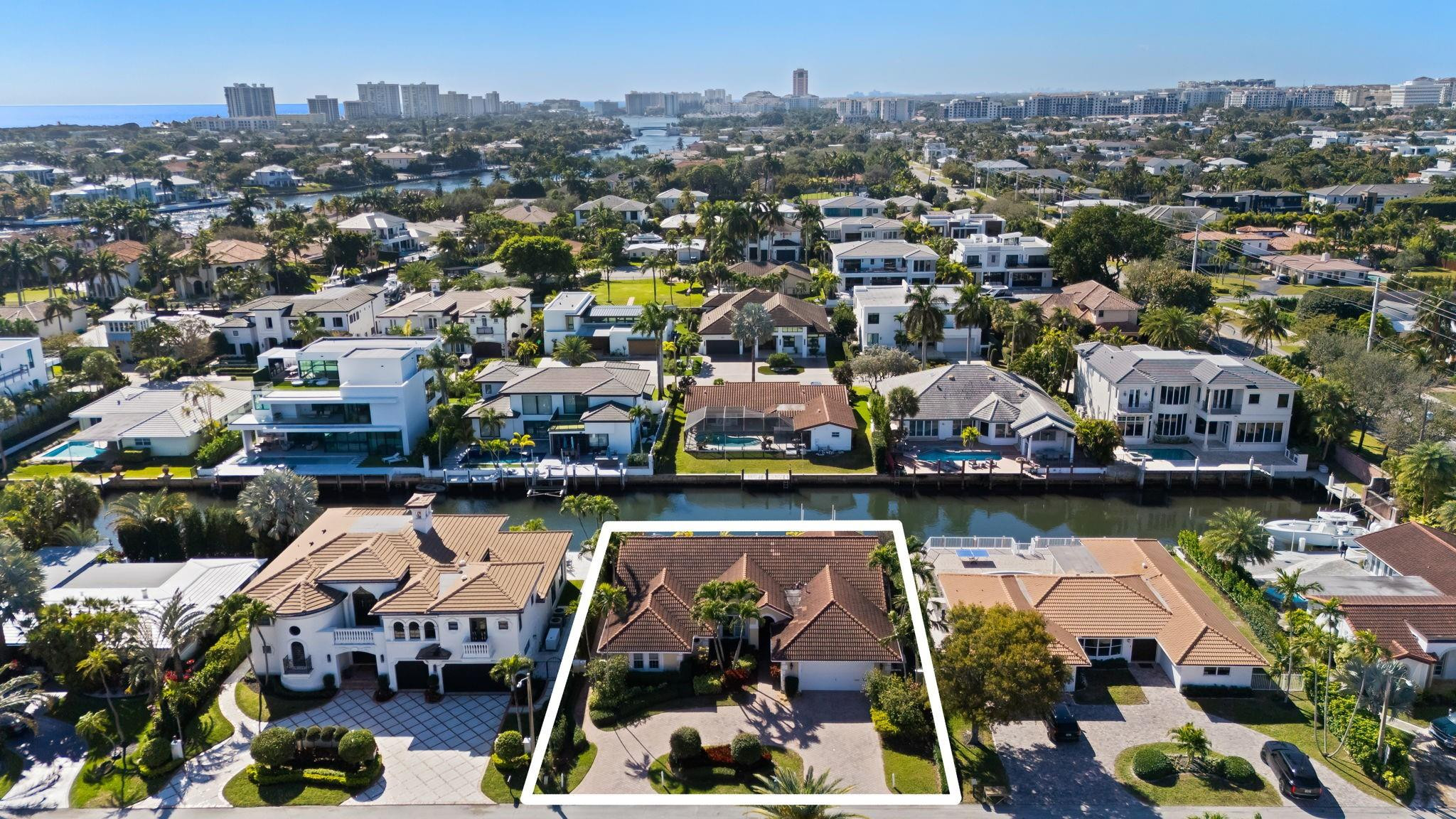 Foto de propiedad en 520 Phillips Drive, Boca Raton, FL 33432 Boca Raton con MLS# 