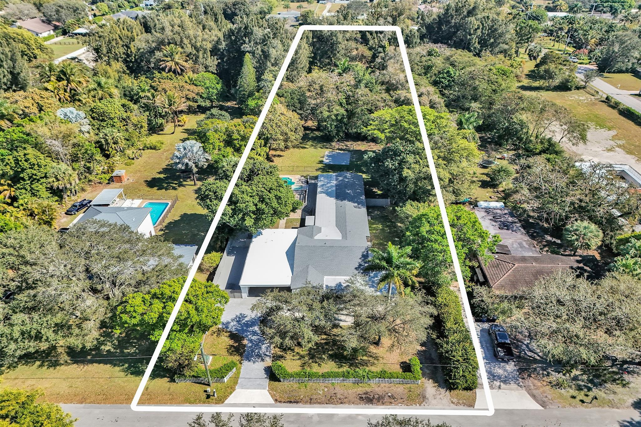 Foto de propiedad en 216 Bayberry Drive, Plantation, FL 33317 Plantation con MLS# 
