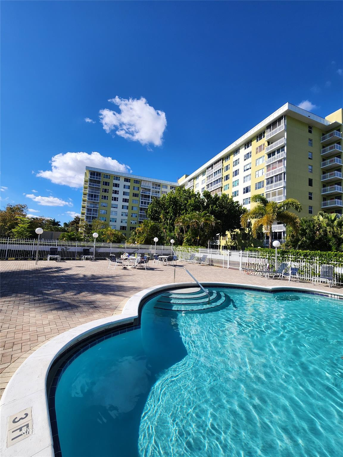 Foto de propiedad en 4400 Hillcrest Drive 404, Hollywood, FL 33021 Hollywood con MLS# 