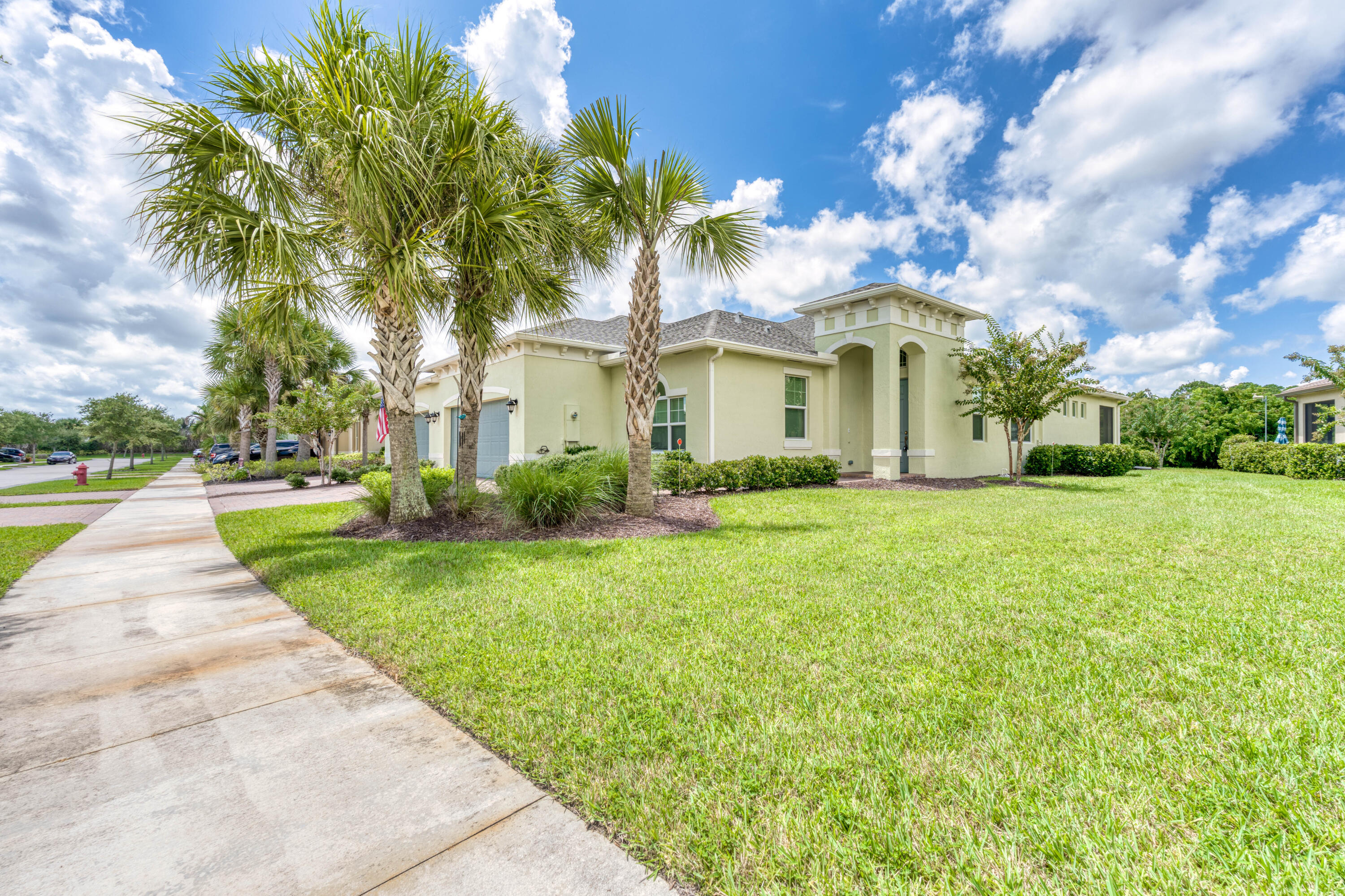 Foto de propiedad en 11008 SW Winding Lakes Circle, Port St. Lucie, FL 34987 Port St. Lucie con MLS# 