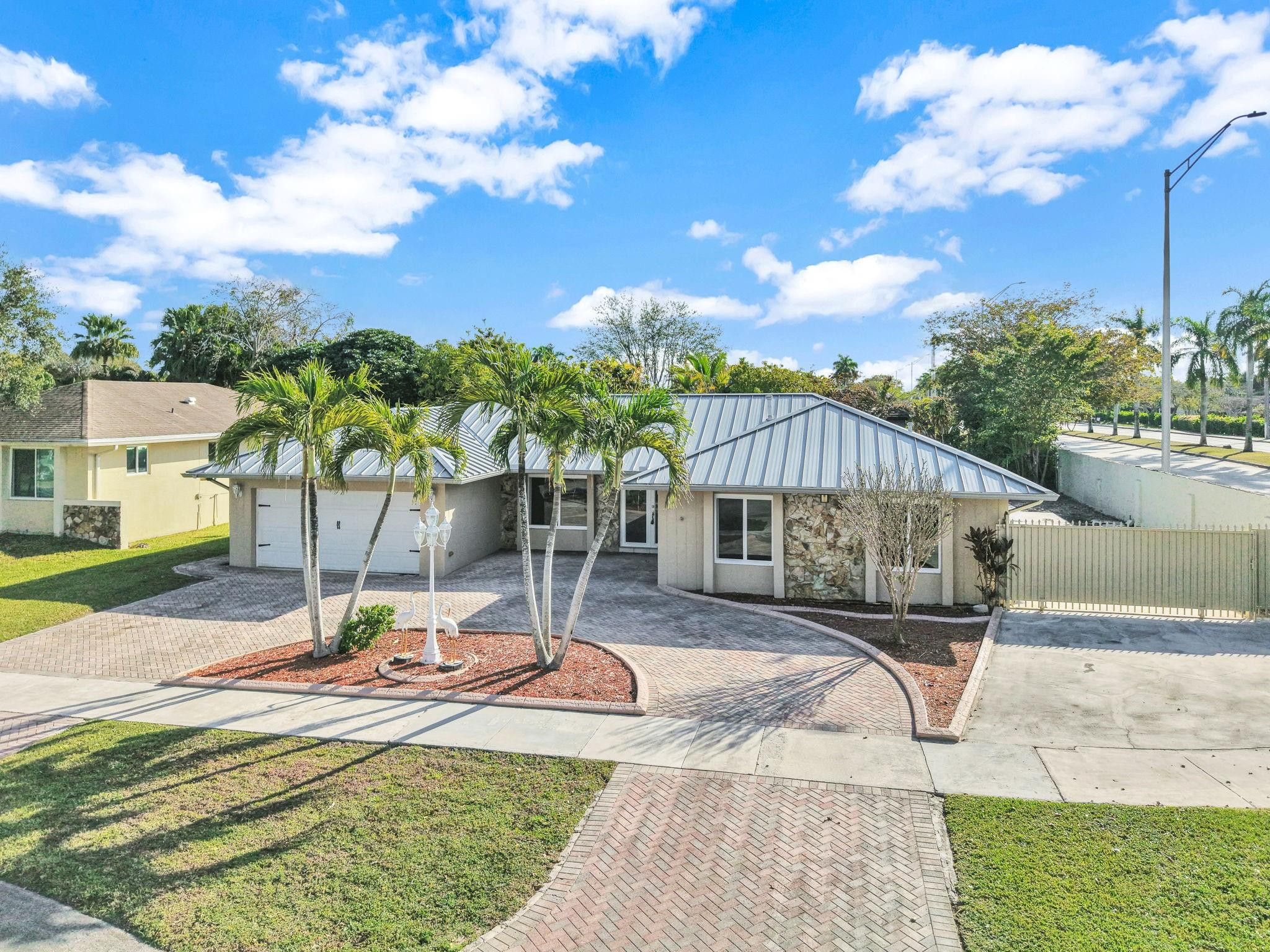 Foto de propiedad en 10321 SW 116th Avenue, Miami, FL 33176 Miami con MLS# 