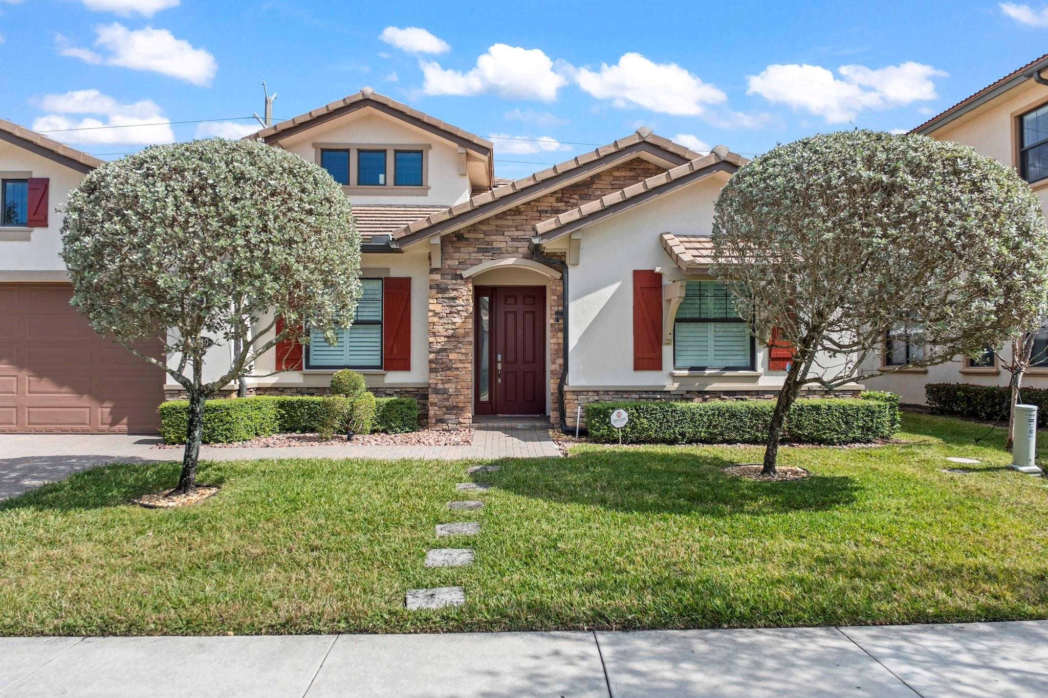 Foto de propiedad en 8840 Watercrest Cir Circle E, Parkland, FL 33076 Parkland con MLS# 