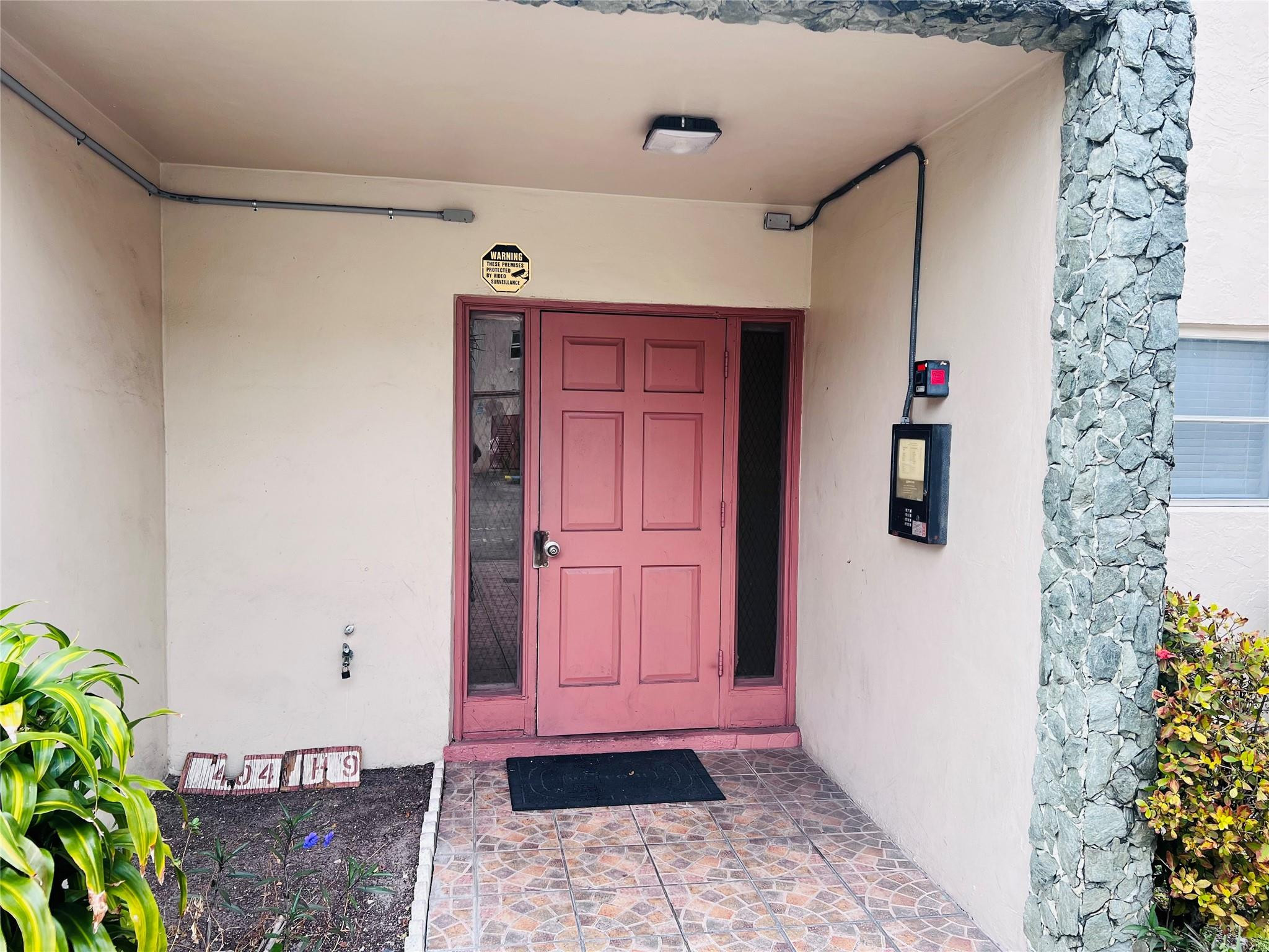 Foto de propiedad en 4046 NW 19th Street 203, Lauderhill, FL 33313 Lauderhill con MLS# 
