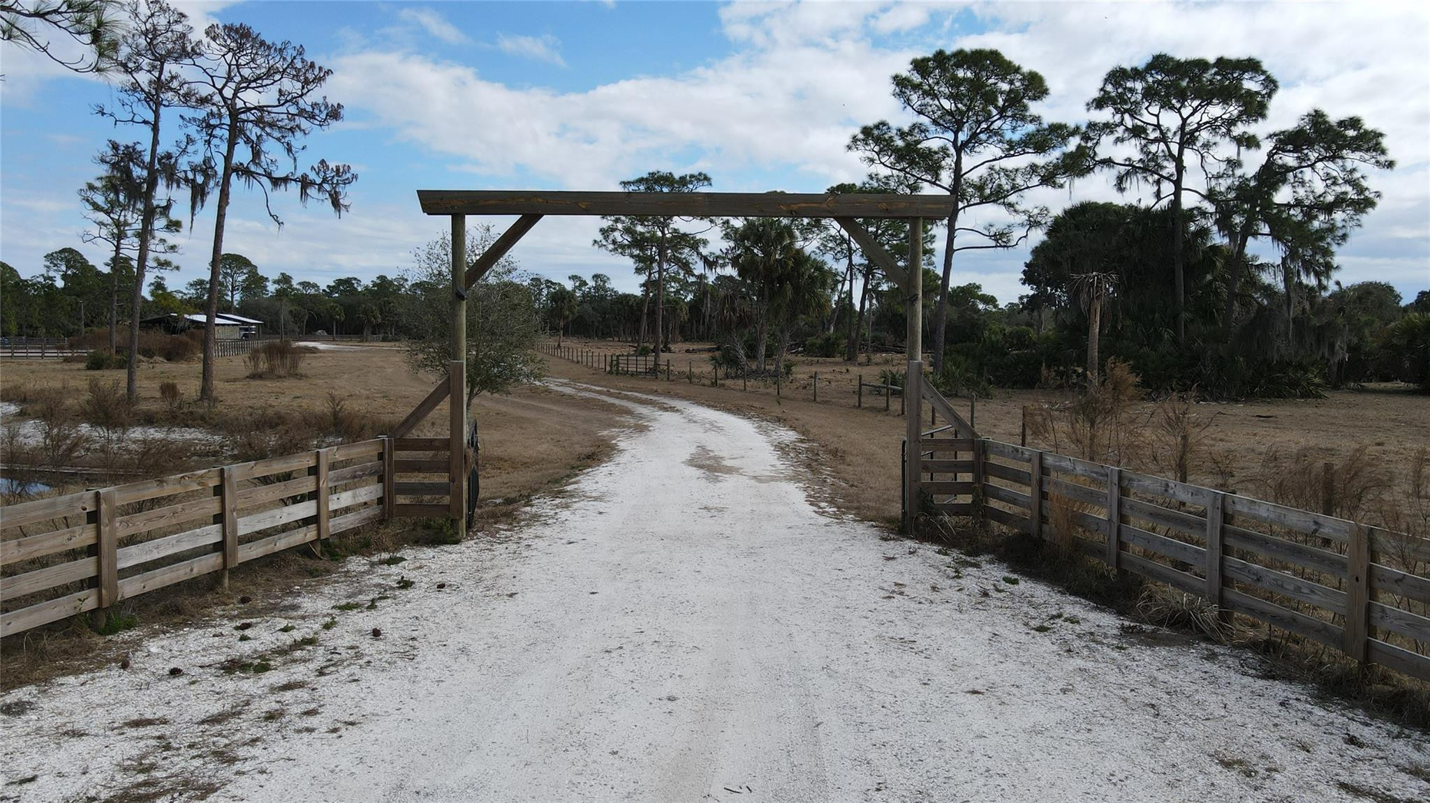 Foto de propiedad en 4801 SW Wild Turkey Lane, Okeechobee, FL 34974 Okeechobee con MLS# 