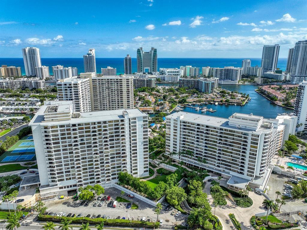 Foto de propiedad en 600 Three Islands Boulevard 406, Hallandale Beach, FL 33009 Hallandale Beach con MLS# 