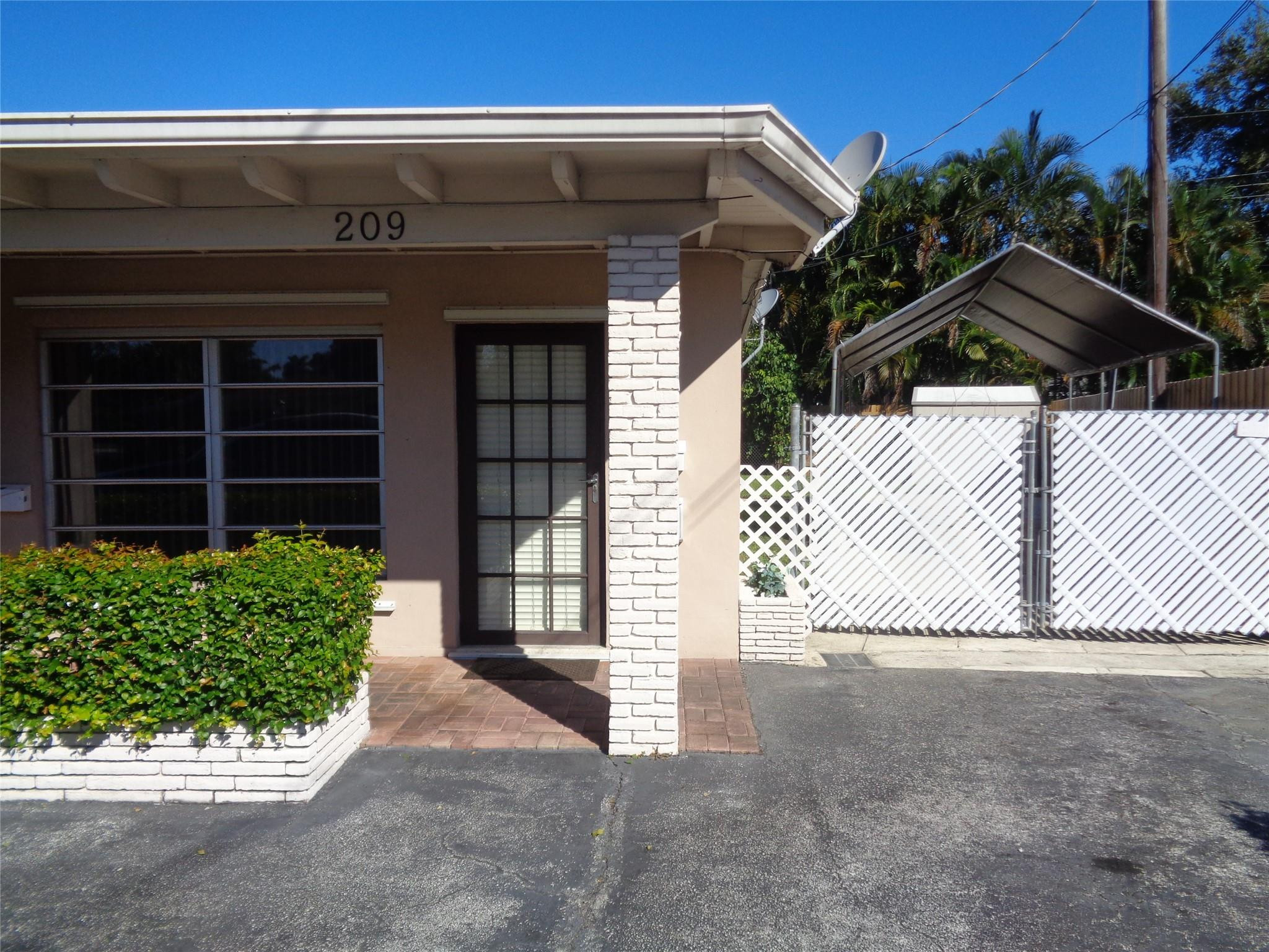 Alquilada 209 NW 23rd Street 1, Fort Lauderdale, FL 33311, Fort Lauderdale, FL 33311