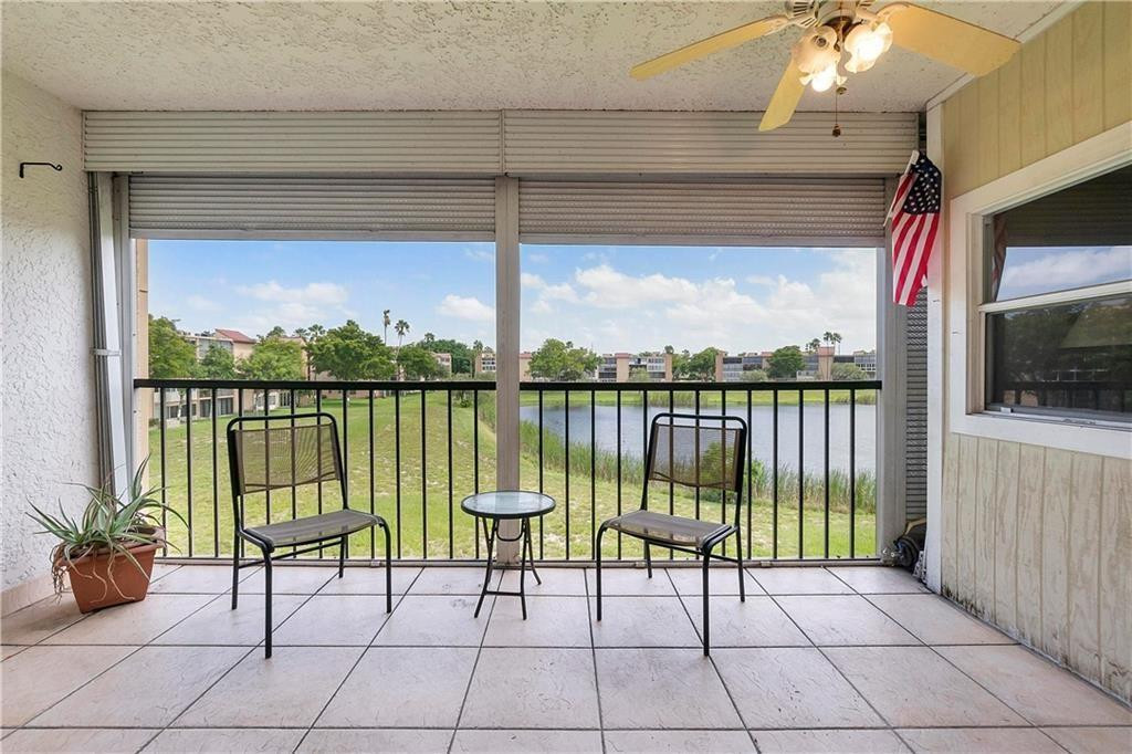 Foto de propiedad en 7210 Lake Circle Drive 306, Margate, FL 33063 Margate con MLS# 