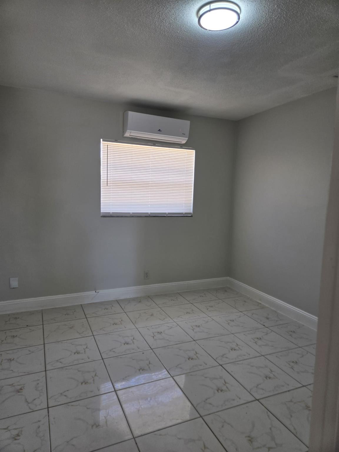 Alquilada 581 NE 34th Court BB, Oakland Park, FL 33334, Oakland Park, FL 33334