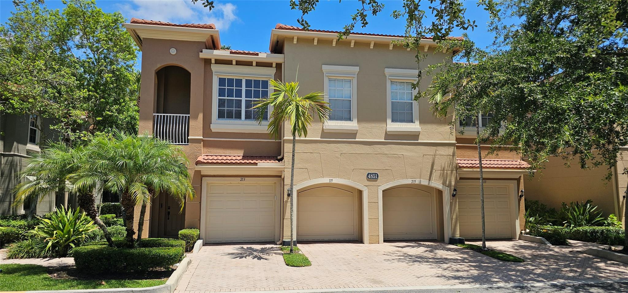 Foto de propiedad en 4851 Bonsai Circle 215, Palm Beach Gardens, FL 33418 Palm Beach Gardens con MLS# 