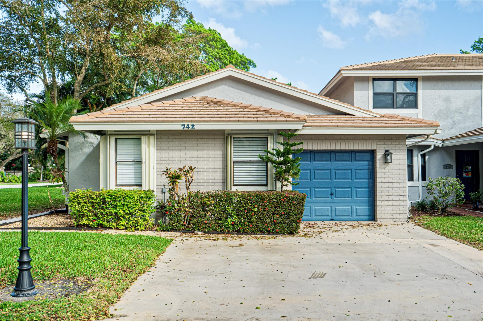 Foto de propiedad en 742 Deer Creek North Shore Drive 742, Deerfield Beach, FL 33442 Deerfield Beach con MLS# 