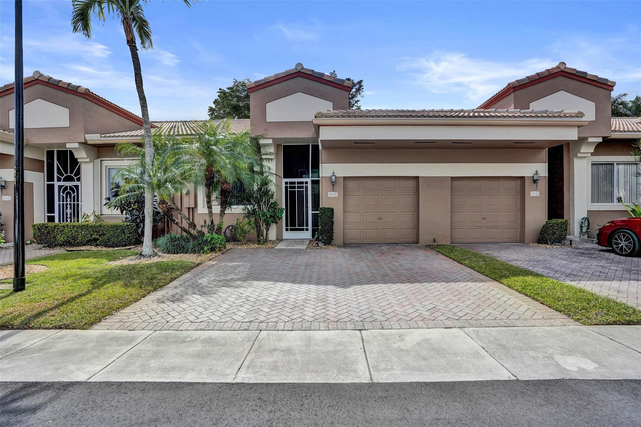 Foto de propiedad en 10116 Lombardy Drive 10116, Tamarac, FL 33321 Tamarac con MLS# 
