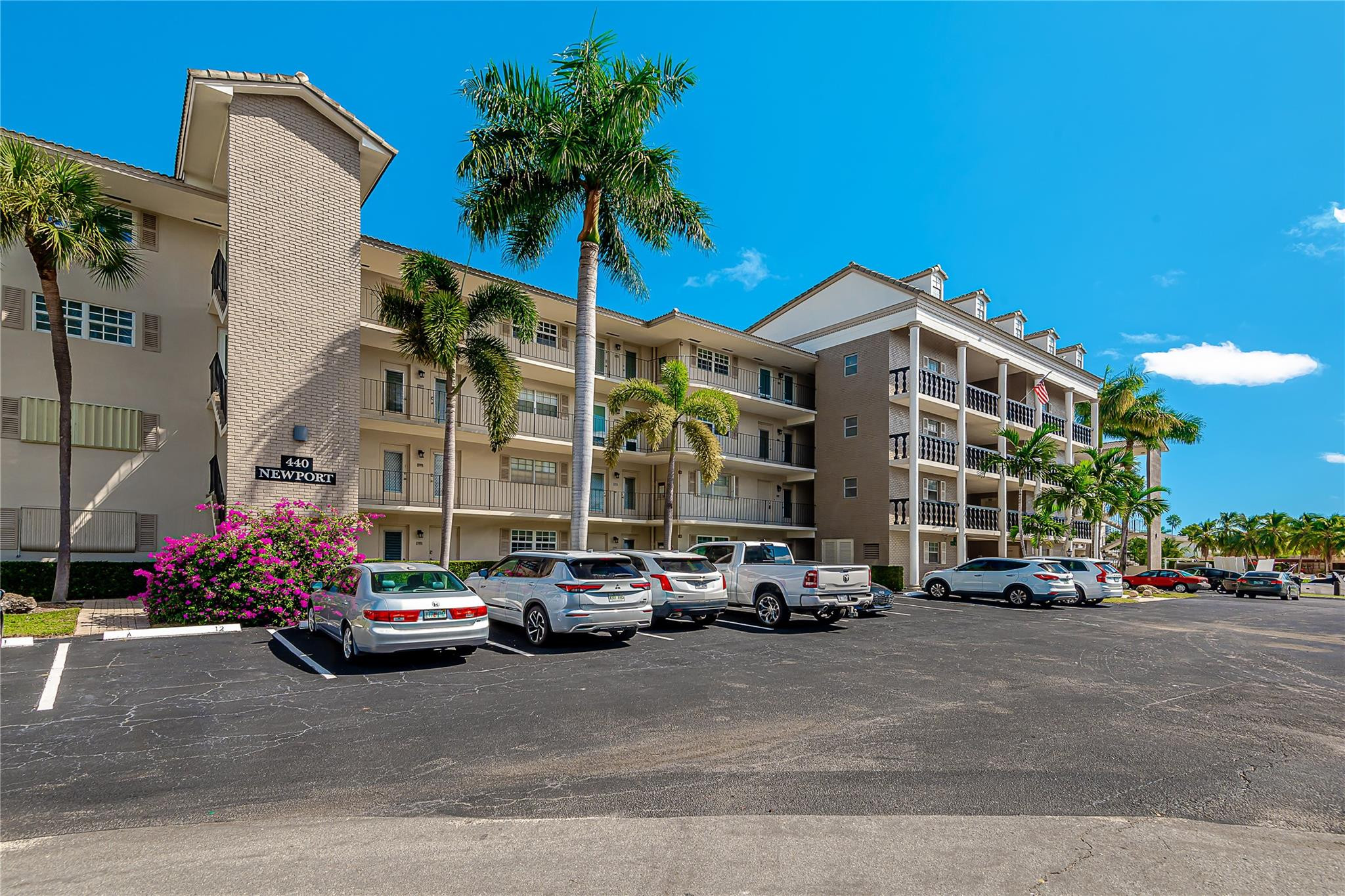 Alquilada 440 Paradise Isle Boulevard 105, Hallandale Beach, FL 33009, Hallandale Beach, FL 33009