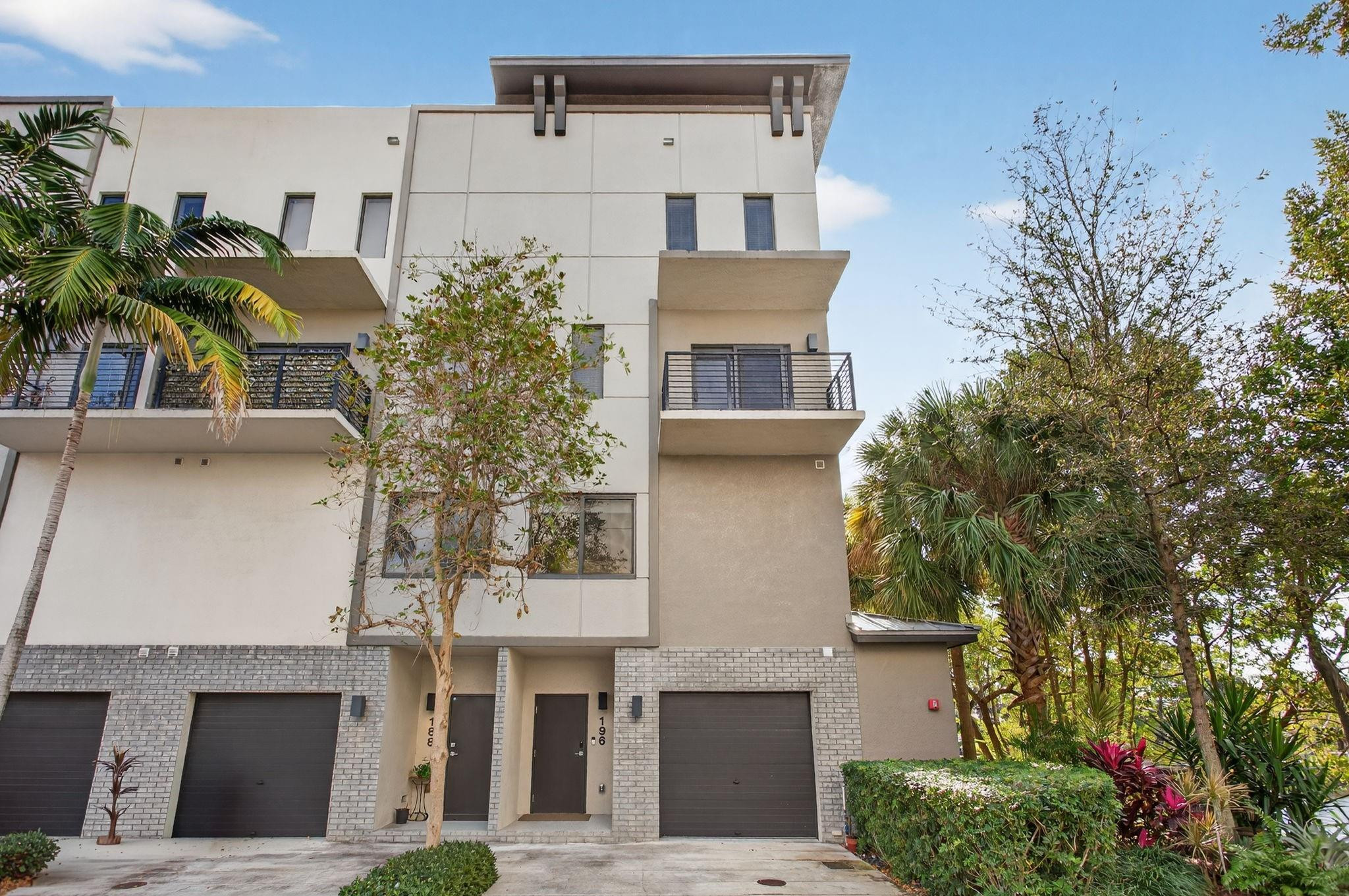 Foto de propiedad en 196 SE 4th Terrace K-1, Pompano Beach, FL 33060 Pompano Beach con MLS# 