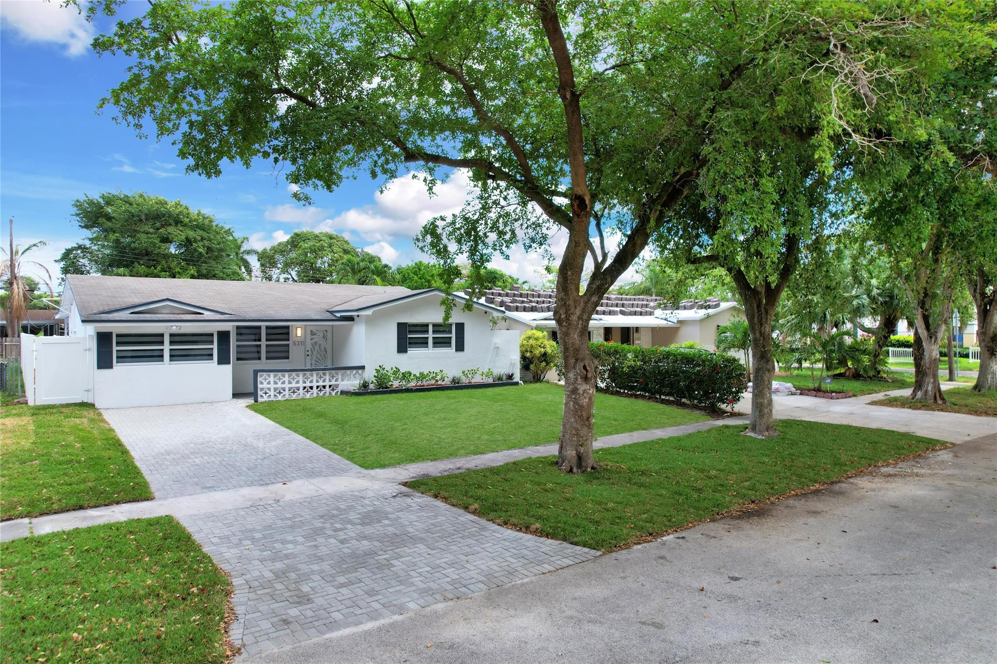 Foto de propiedad en 5311 Pierce Street, Hollywood, FL 33021 Hollywood con MLS# 