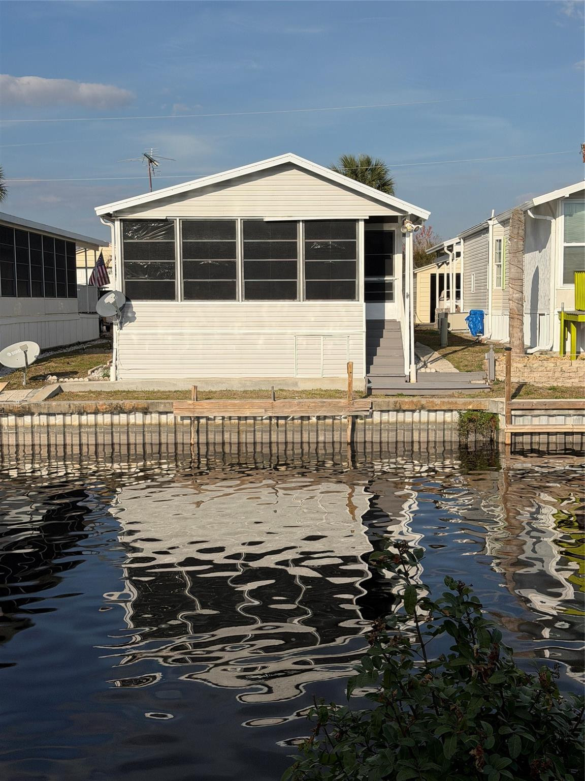 Foto de propiedad en 42 Turtle Road, Okeechobee, FL 34974 Okeechobee con MLS# 