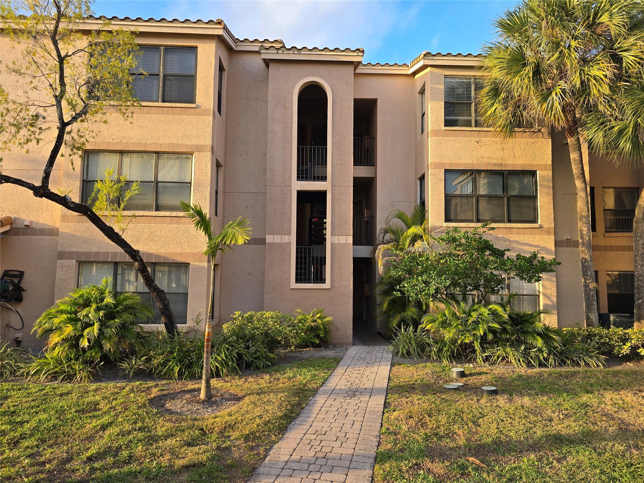 Foto de propiedad en 2846 S University Drive 4107, Davie, FL 33328 Davie con MLS# 
