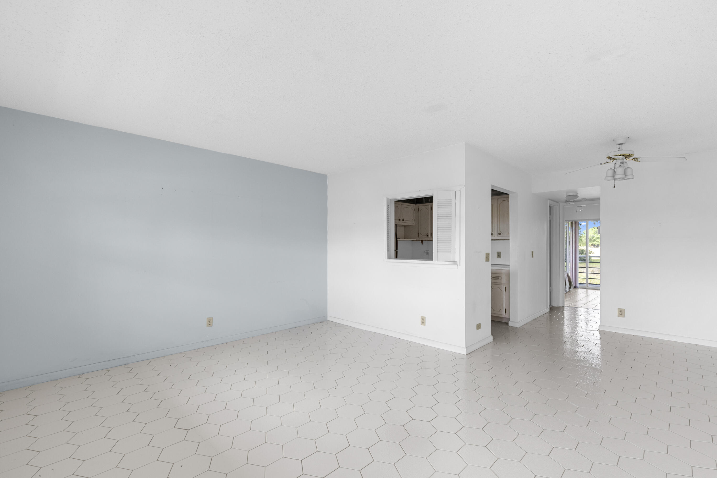 Foto de propiedad en 72 Ashby B, Deerfield Beach, FL 33442 Deerfield Beach con MLS# 