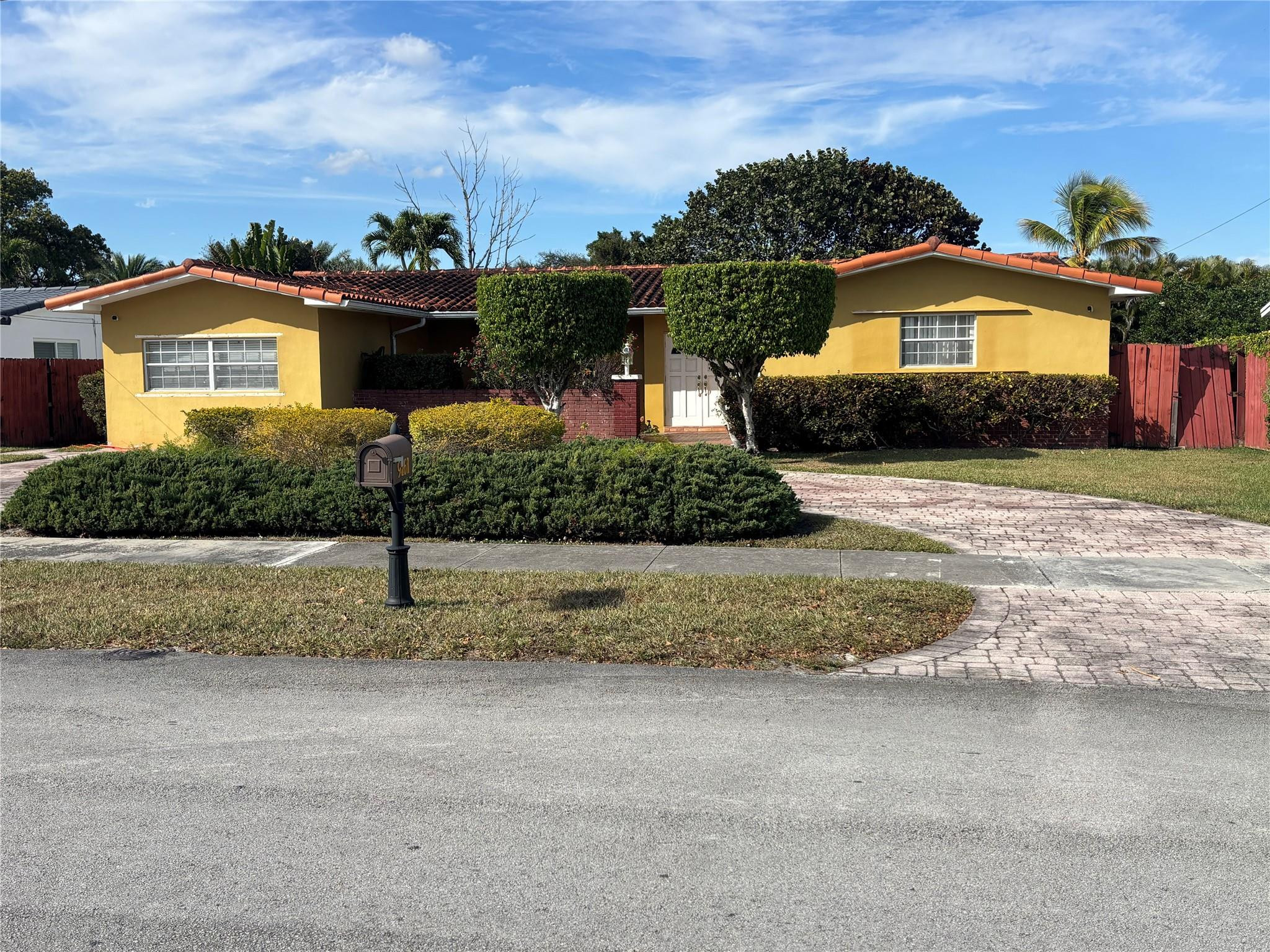 Foto de propiedad en 9261 SW 68th Street, Miami, FL 33173 Miami con MLS# 