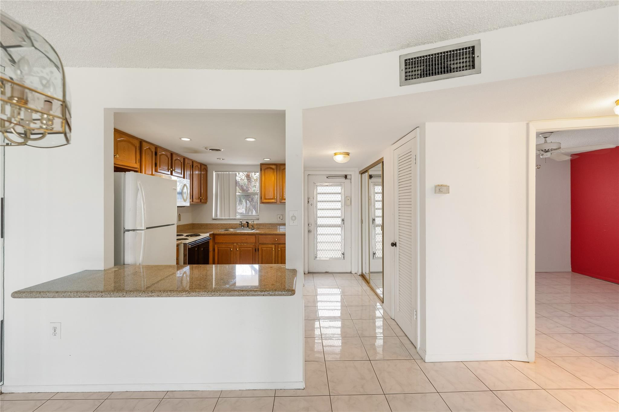 Foto de propiedad en 8081 N Sunrise Lakes Drive 203, Sunrise, FL 33322 Sunrise con MLS# 