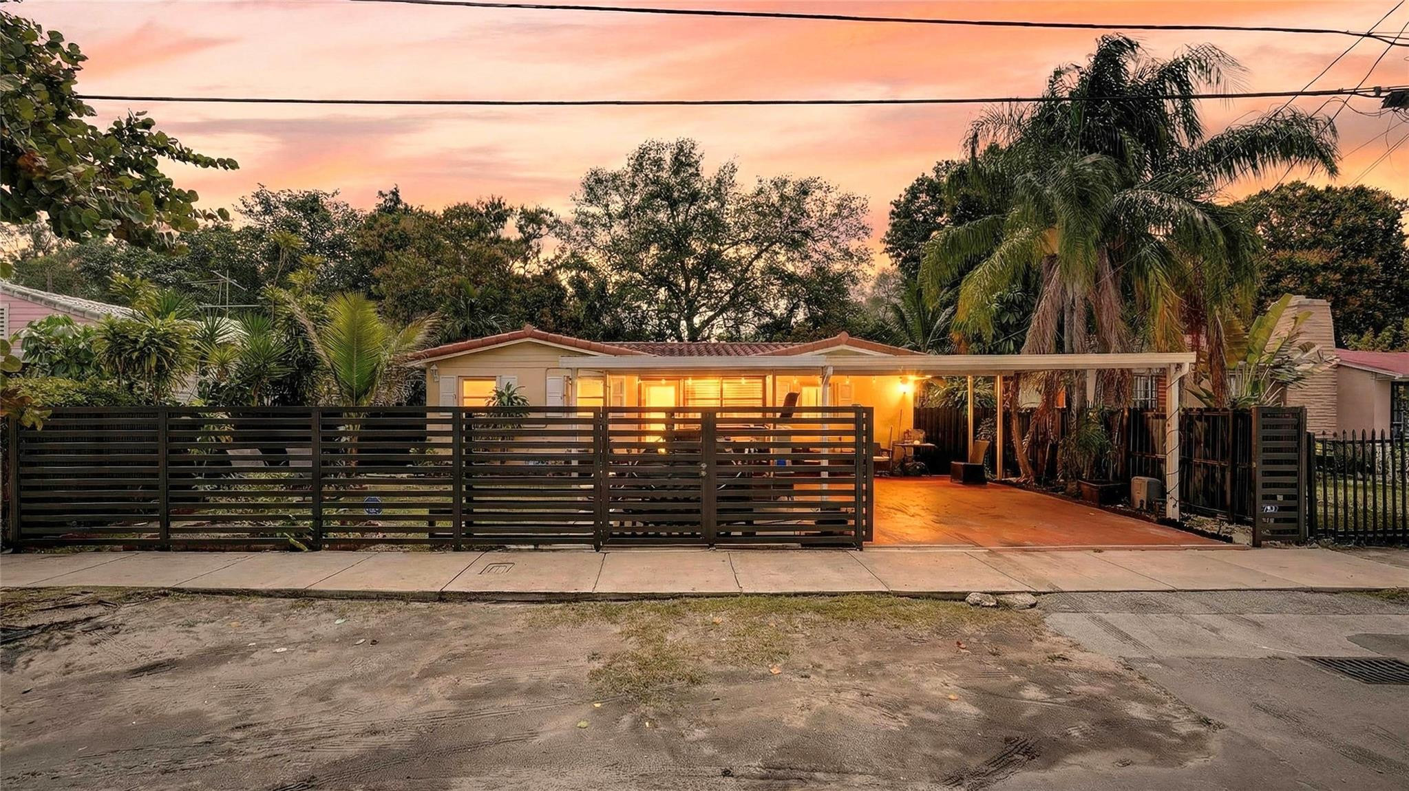 Foto de propiedad en 154 NW 67th Street, Miami, FL 33150 Miami con MLS# 