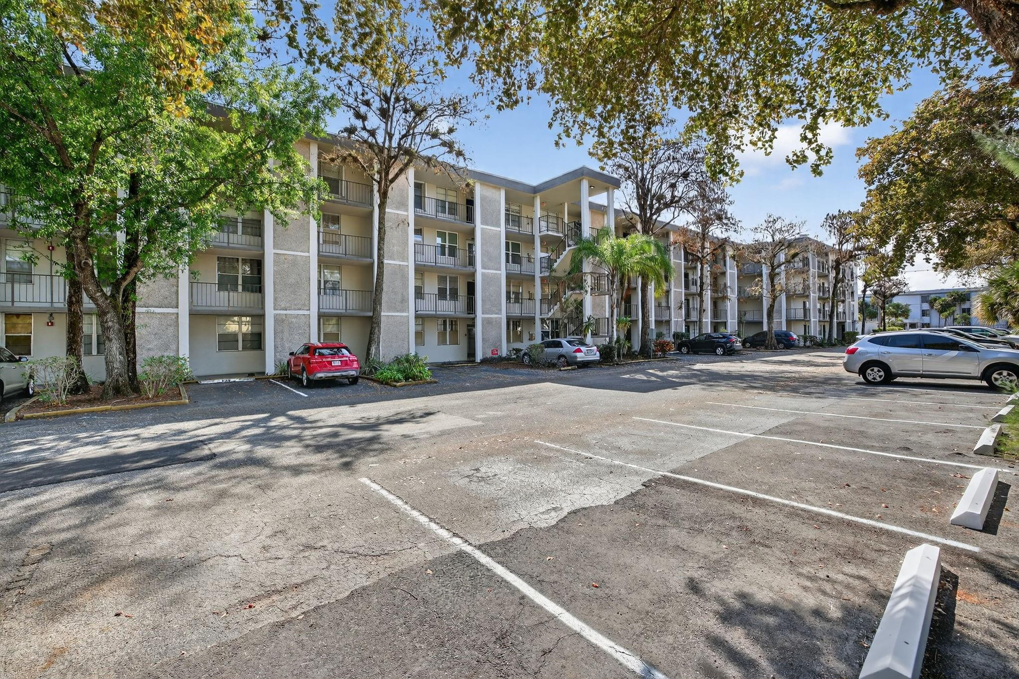 Foto de propiedad en 4898 NW 29th Court 315, Lauderdale Lakes, FL 33313 Lauderdale Lakes con MLS# 