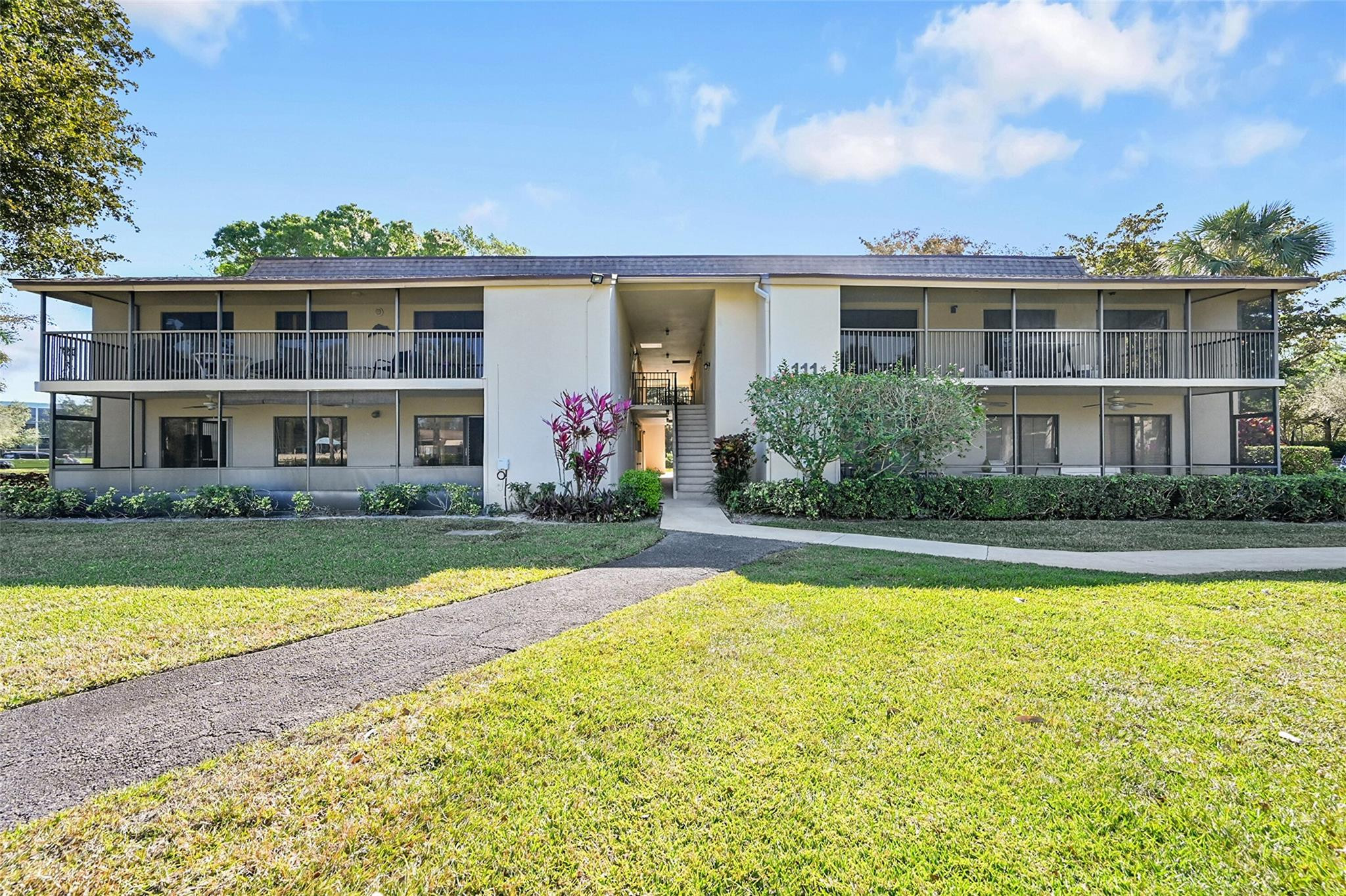 Foto de propiedad en 111 Deer Creek Boulevard 108, Deerfield Beach, FL 33442 Deerfield Beach con MLS# 