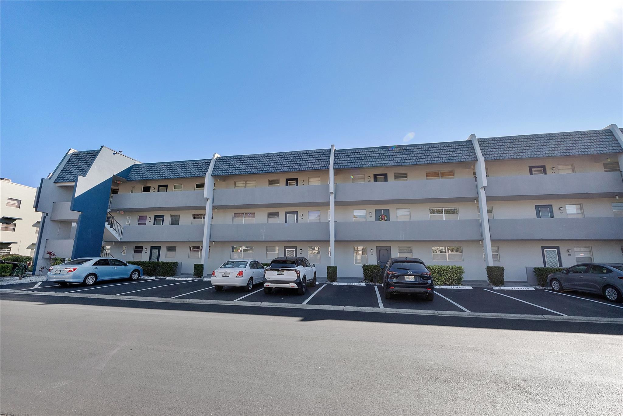 Foto de propiedad en 7787 Golf Circle Drive 312, Margate, FL 33063 Margate con MLS# 