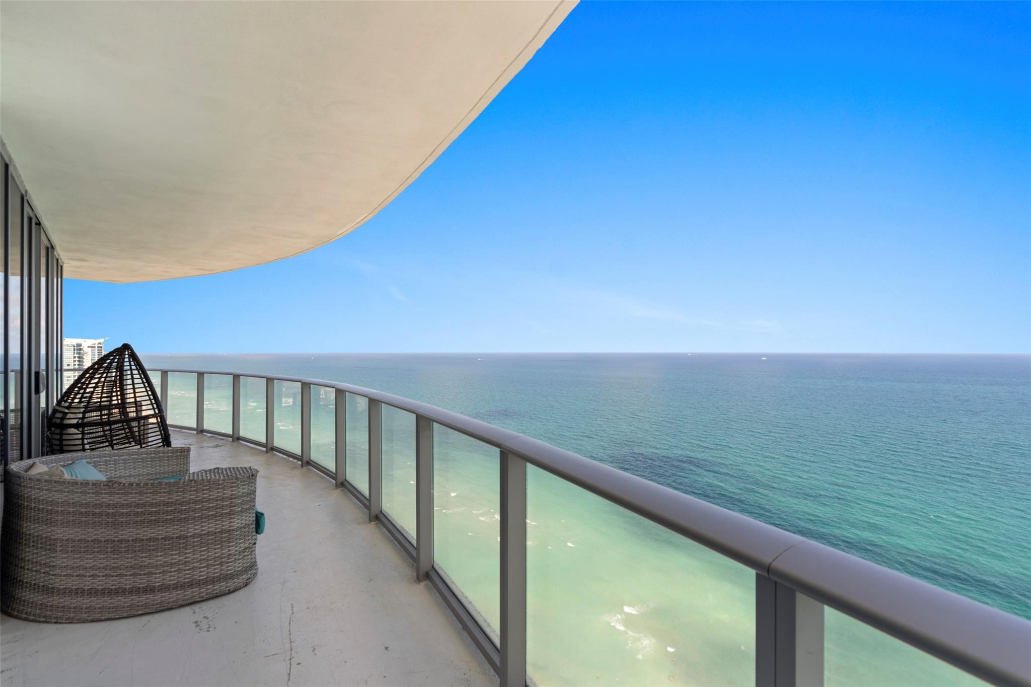 Foto de propiedad en 4111 S Ocean Drive 3501,3502, Hollywood, FL 33019 Hollywood con MLS# 