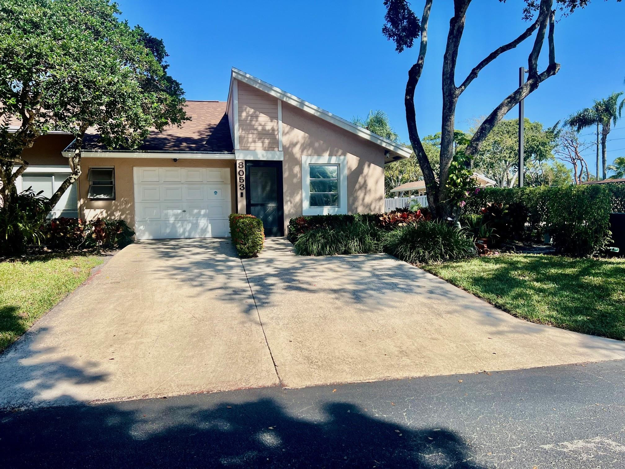 Foto de propiedad en 8053 Springtree Road 8053, Boca Raton, FL 33496 Boca Raton con MLS# 